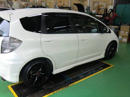 Fit Rs Ge8に１７インチ装着致しました サービス事例 タイヤ館 小松川 東京都のタイヤ カー用品ショップ タイヤからはじまる トータルカーメンテナンス タイヤ館グループ