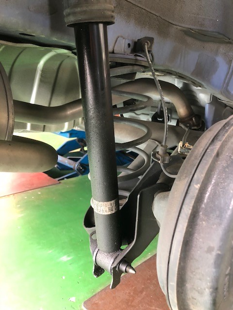 フィット リアショックアブソーバー交換 ホンダ フィットハイブリッド その他 その他 関東運輸局長認証工場 自動車整備 点検 修理 ができます エンジン不良 オイル漏れ ラジエーター オルタネーター ベルト ブレーキ周り ブッシュ その他各種部品交換が可能