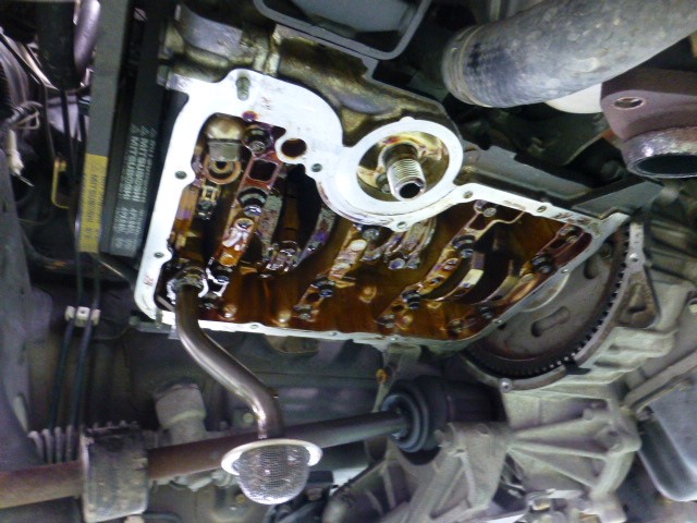 スズキ ｍｃ22ｓ ワゴンｒ オイル漏れ修理を行いました スズキ ワゴンr その他 その他 一般修理 定期点検 ボディコーティング サービス事例 タイヤ館 阿見 茨城県のタイヤ カー用品ショップ タイヤからはじまる トータルカーメンテナンス タイヤ館グループ