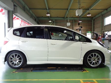 Fit Rs Ge8 Tein車高調交換作業 サービス事例 タイヤ館 スズカ 愛知県 三重県のタイヤ カー用品ショップ タイヤからはじまる トータルカーメンテナンス タイヤ館グループ