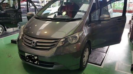 フリード ハイブリット フリップダウンリアモニター 取付 ﾟ ﾟ 取り付け 施工事例集 タイヤ館 福岡西 タイヤからはじまる トータルカーメンテナンス タイヤ館グループ