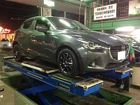 DJ型デミオ、アルミホイールセットでスタッドレスタイヤ取付け