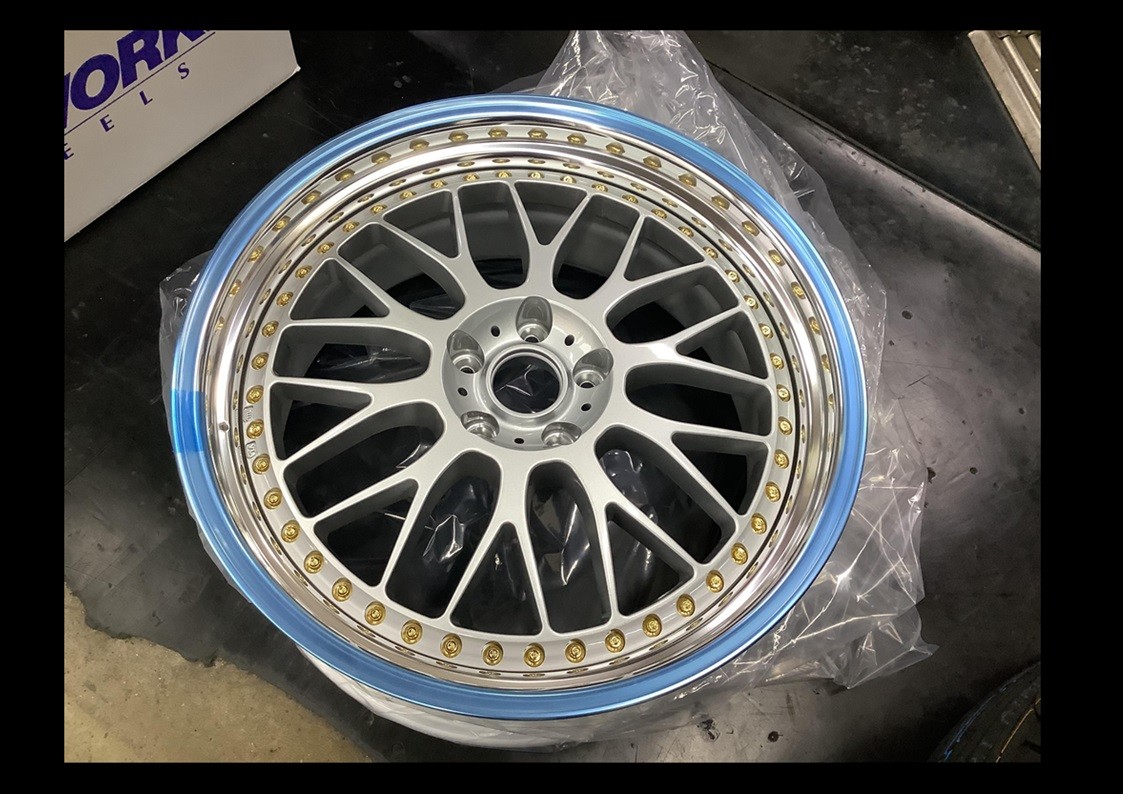 ニッサン　スカイライン　２０インチ取付