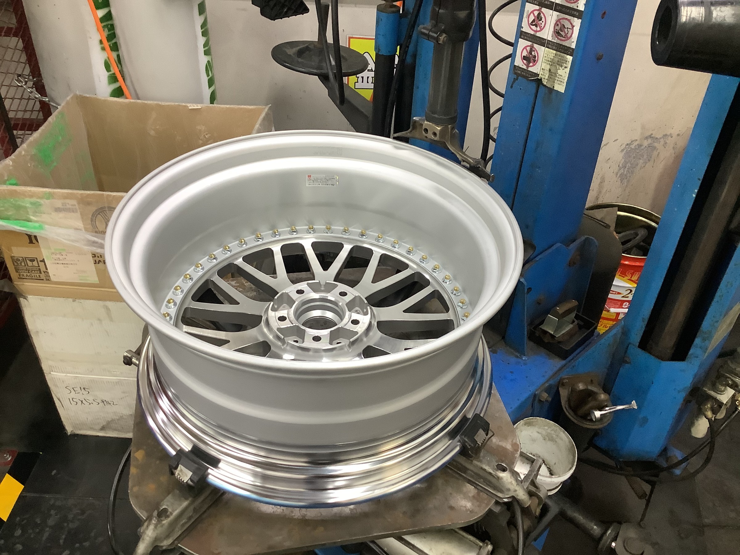 ニッサン　スカイライン　２０インチ取付