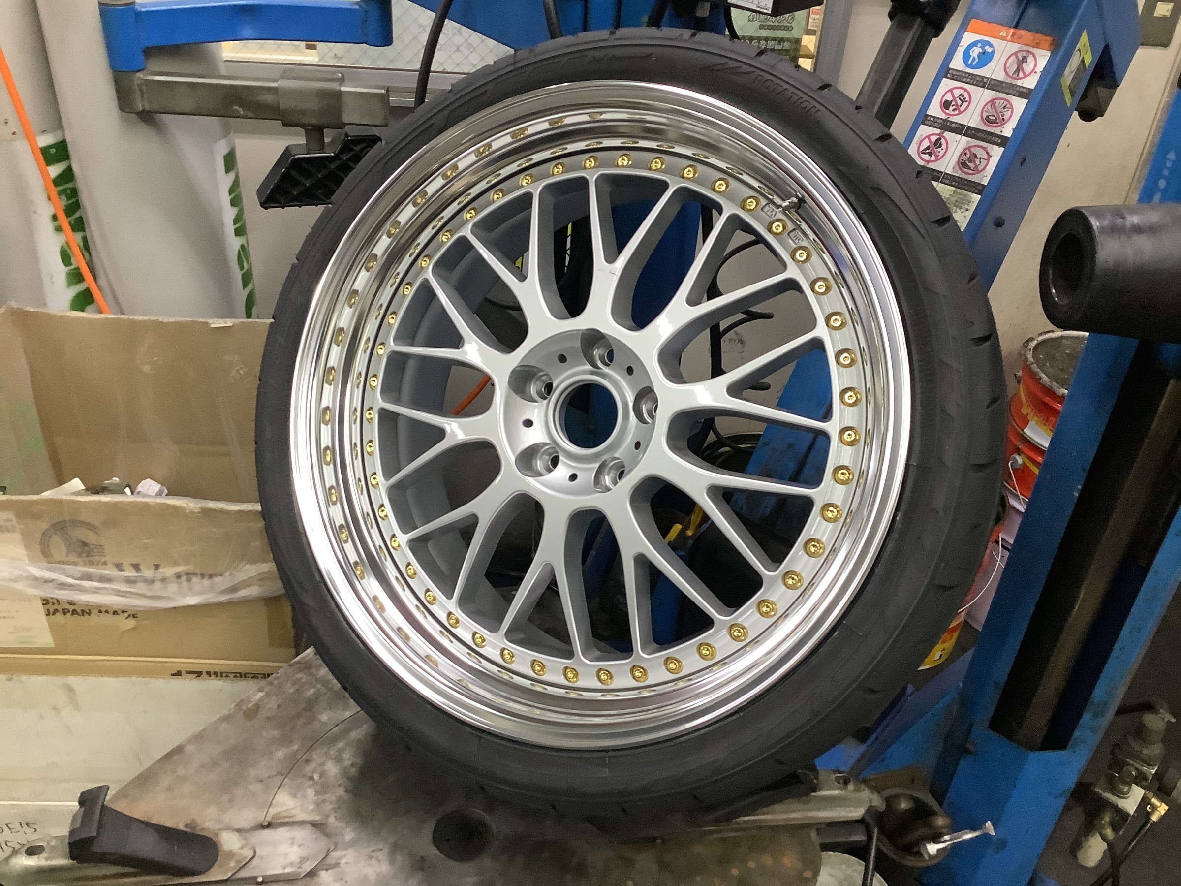 ニッサン　スカイライン　２０インチ取付