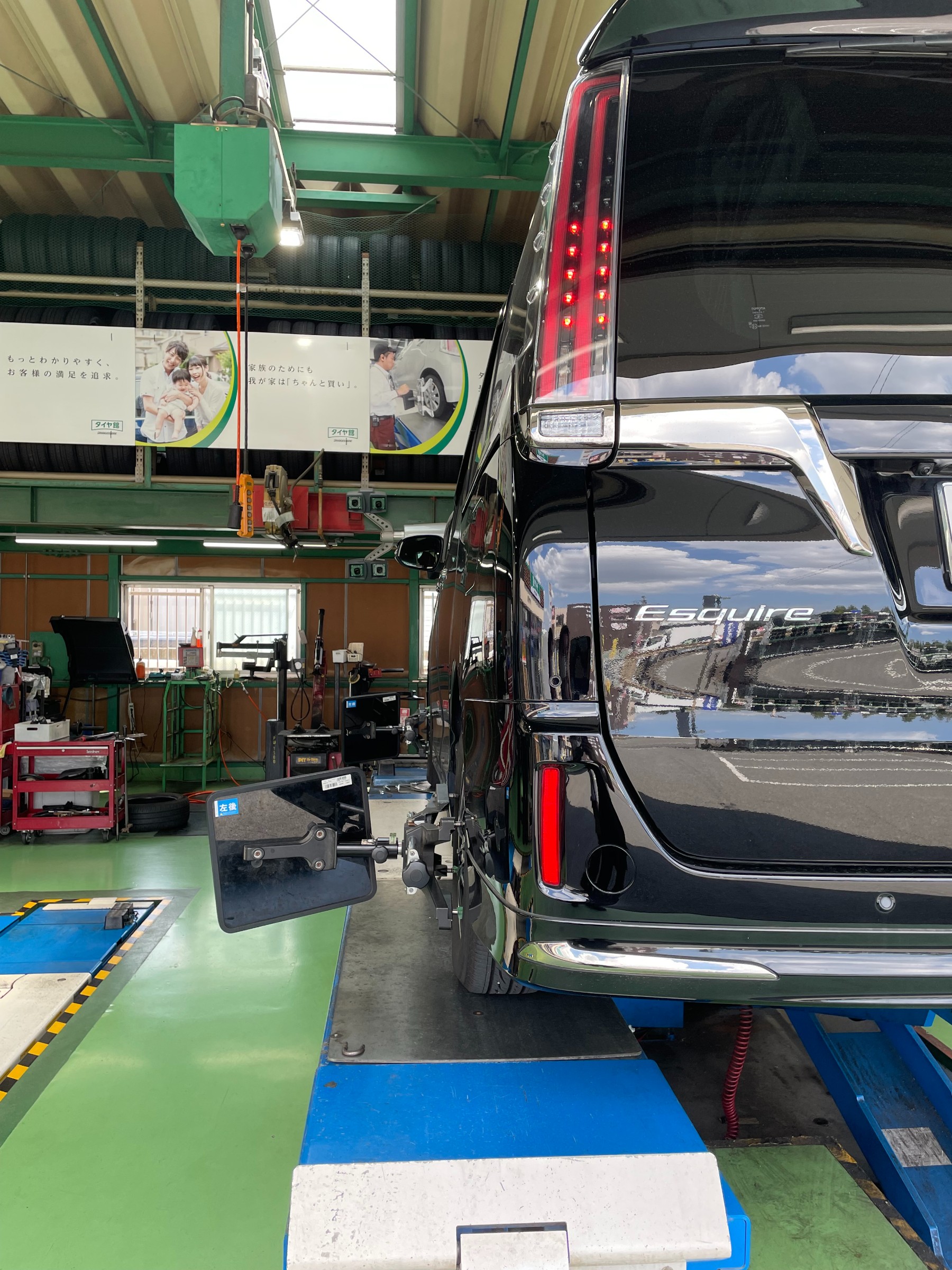 エスクァイア にWEDS レオニス IT 17インチ PBMC/TIカラー取り付け