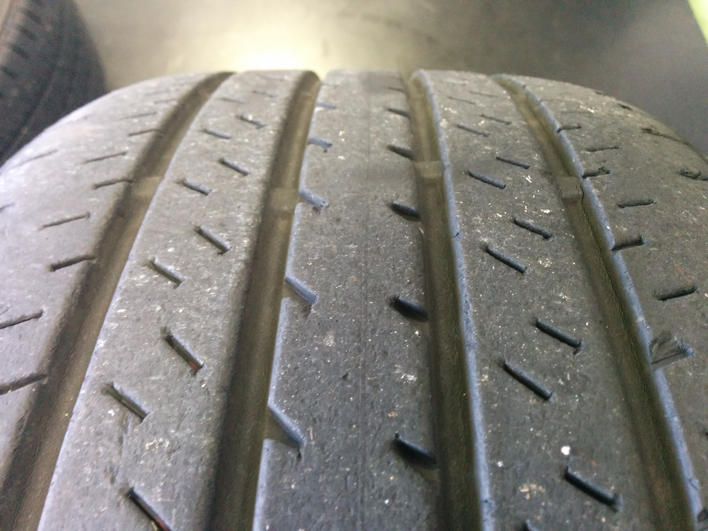 タイヤ交換＆アライメント】レクサス IS300ｈ DAA-AVE30 F:225/40R18 R