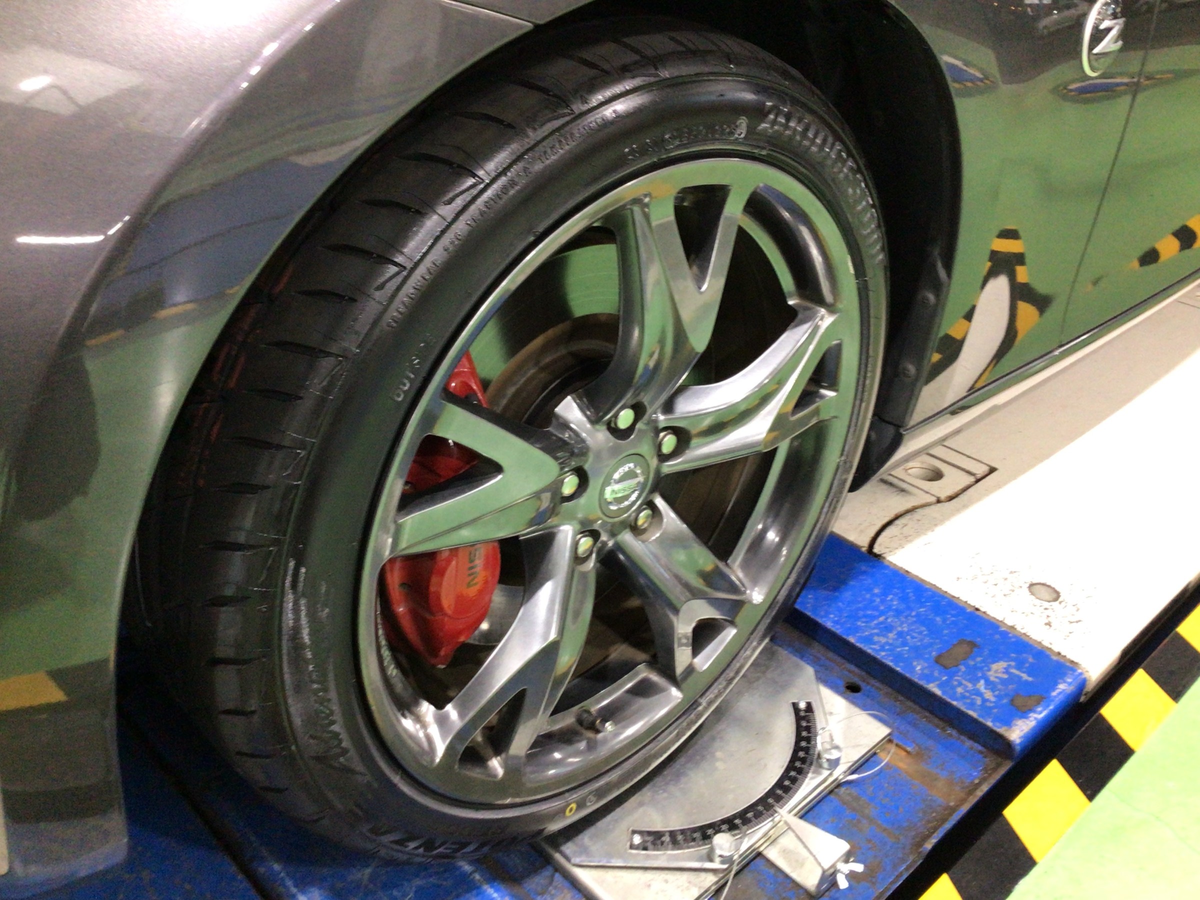 ニッサン Z34」タイヤ交換＆アライメント作業【 POTENZA RE004 245