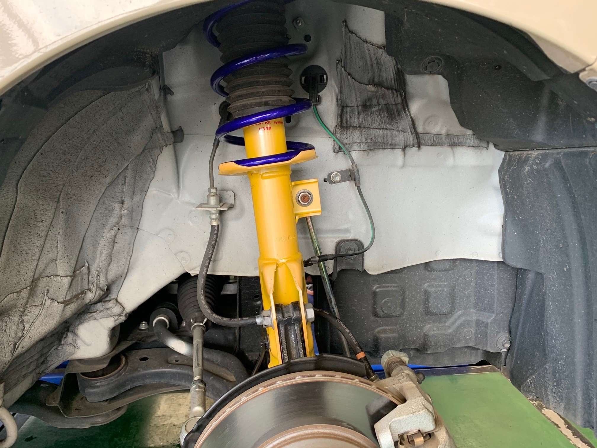 ムーヴキャンバスのビルシュタイン・YOKOHAMAWHEEL・BILSTEIN