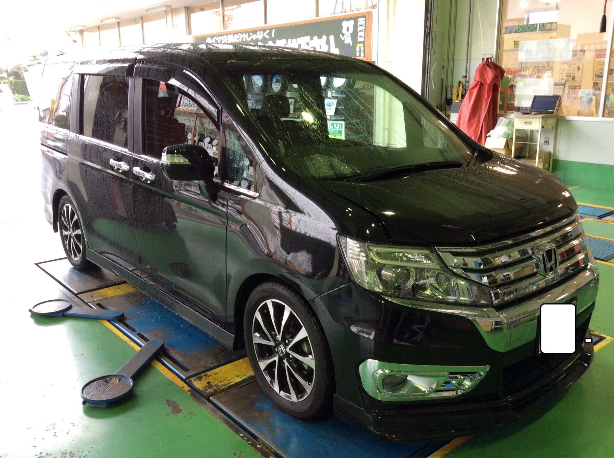 RK5 ステップW ブレーキローター交換作業 | ホンダ ステップワゴン その他 | サービス事例 | タイヤ館 綾瀬 |  神奈川県のタイヤ、カー用品ショップ タイヤからはじまる、トータルカーメンテナンス タイヤ館グループ