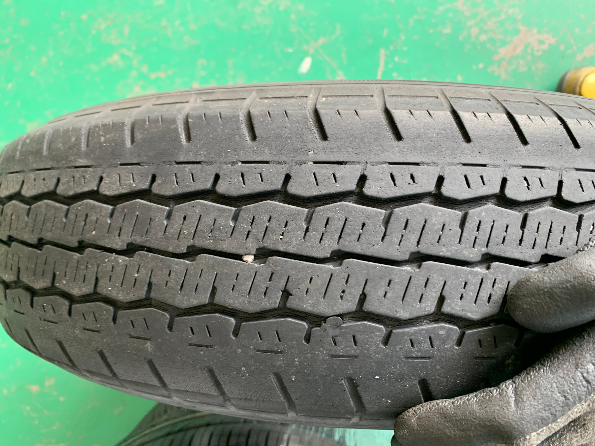 あわやバースト タイヤのトレッド剥離 スタッフ日記 タイヤ館 雲南 タイヤからはじまる トータルカーメンテナンス タイヤ館グループ