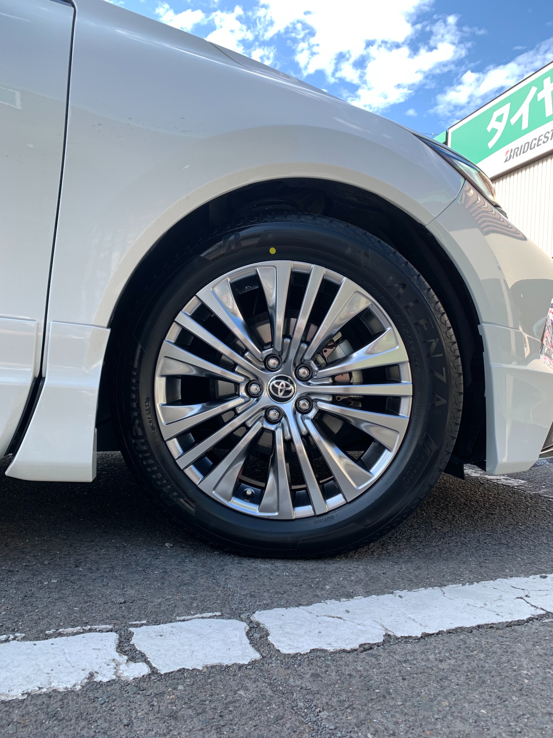 ハリアー☆アレンザLX100取り付け！ | 店舗おススメ情報