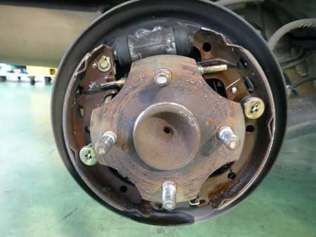 トヨタ・NZE121カローラ】ハブベアリング交換のご紹介です