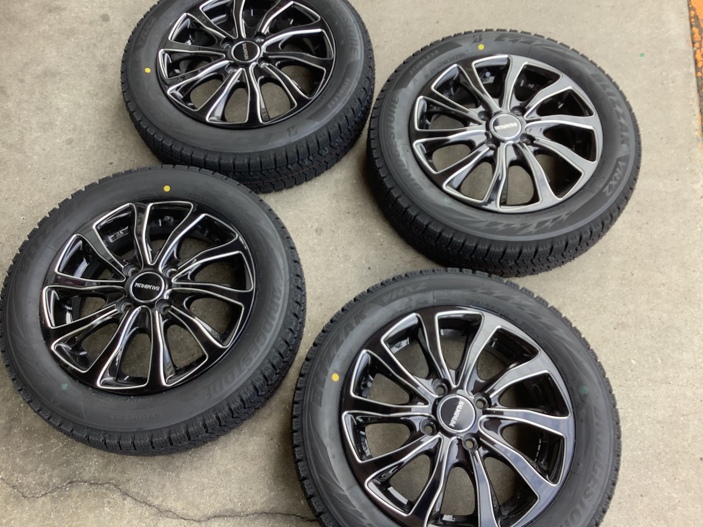 商談中」㊵155/65R14新品タイヤ4本と中古ホイールとナット付き