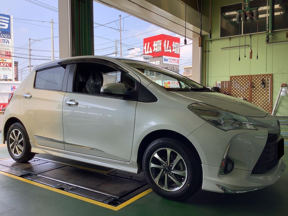 タイヤ交換　トヨタ　ヴィッツ