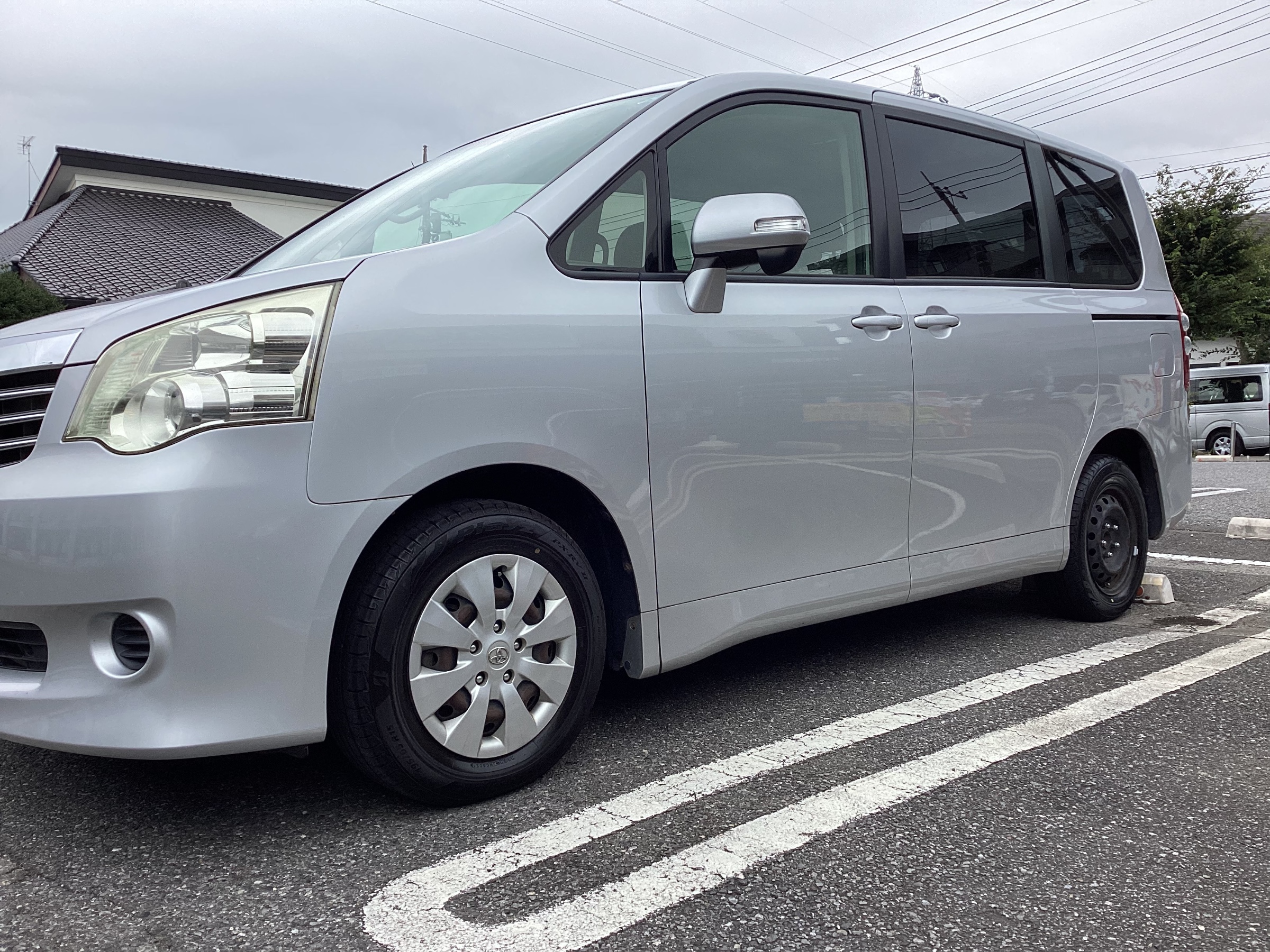 トヨタ・ノア タイヤ交換 | トヨタ ノア タイヤ タイヤ・ホイール関連