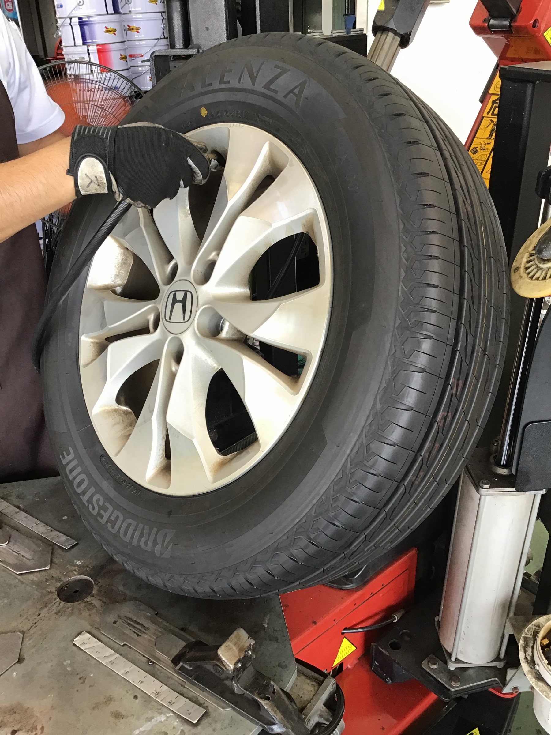 Honda CRV タイヤ交換 ホンダ CRV タイヤ・ホイール関連 > タイヤ・ホイール交換 タイヤ館スタッフ日記 タイヤ館