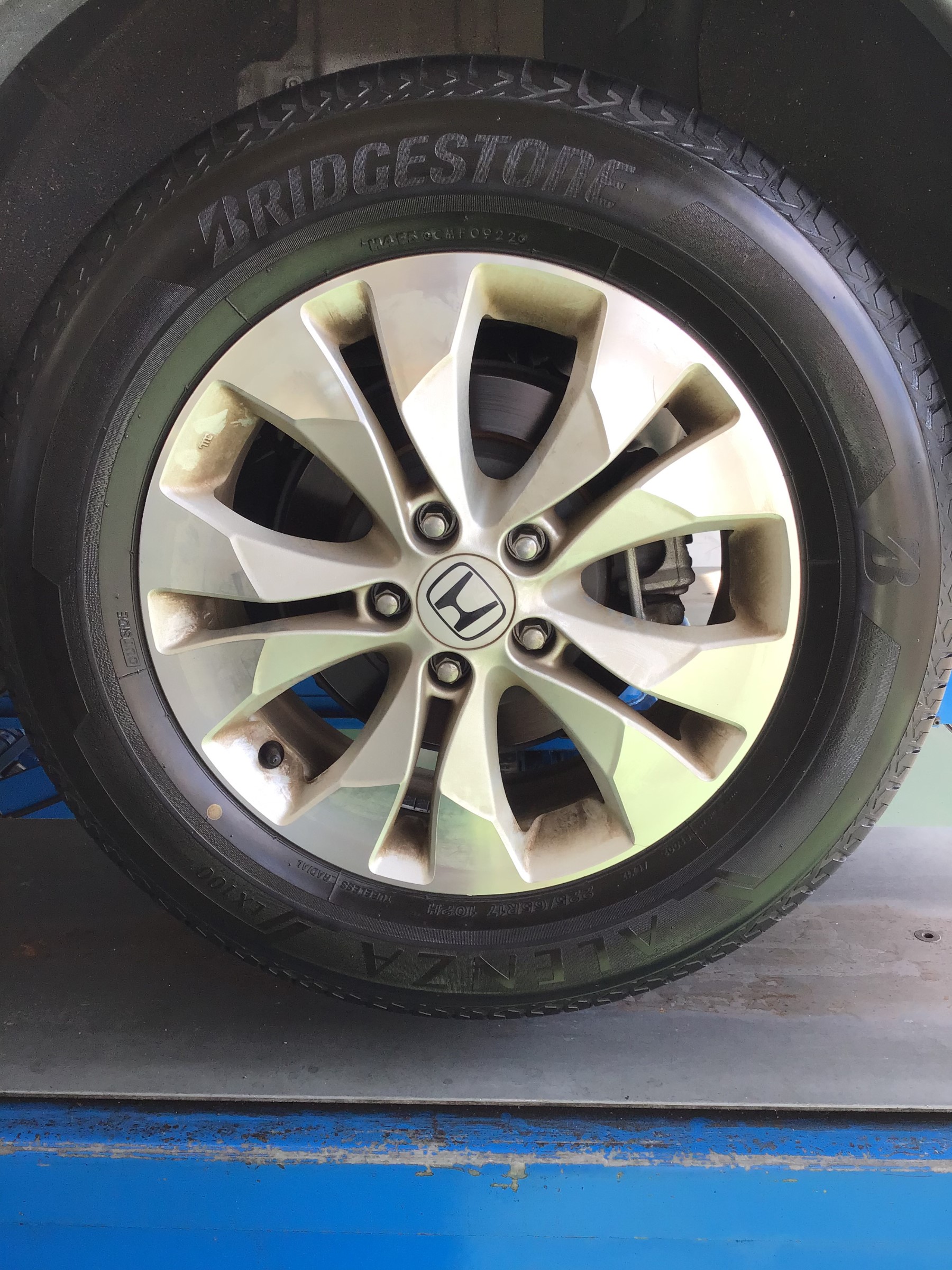 Honda CRV タイヤ交換 ホンダ CRV タイヤ・ホイール関連 > タイヤ・ホイール交換 タイヤ館スタッフ日記 タイヤ館