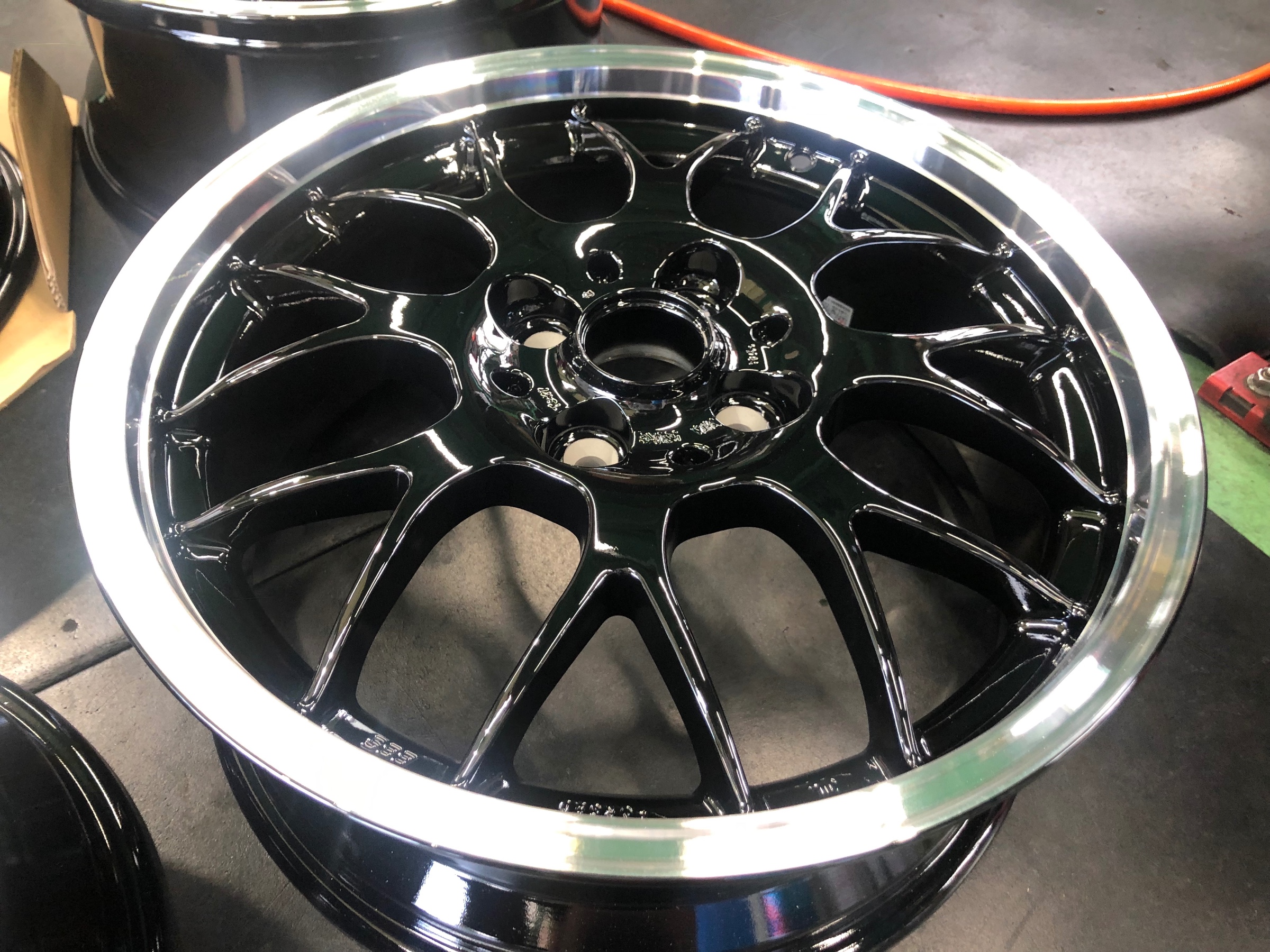NISSAN Z12キューブにBBS RG-R 17インチBKDカラー取り付け～♪ | 日産