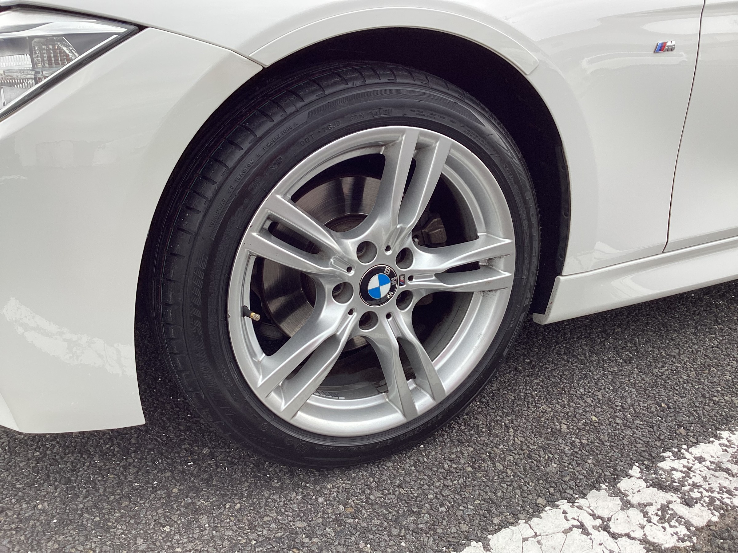 BMW 320d Mスポーツ タイヤ交換作業 | 店舗おススメ情報