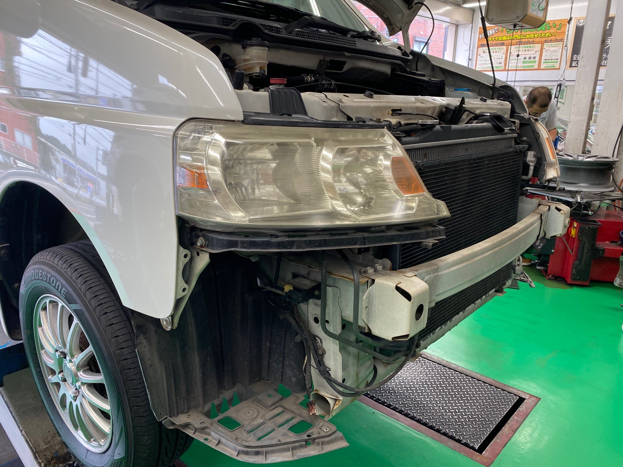 ホンダ ステップワゴン（RF3） ヘッドライトアッシー交換 | 店舗