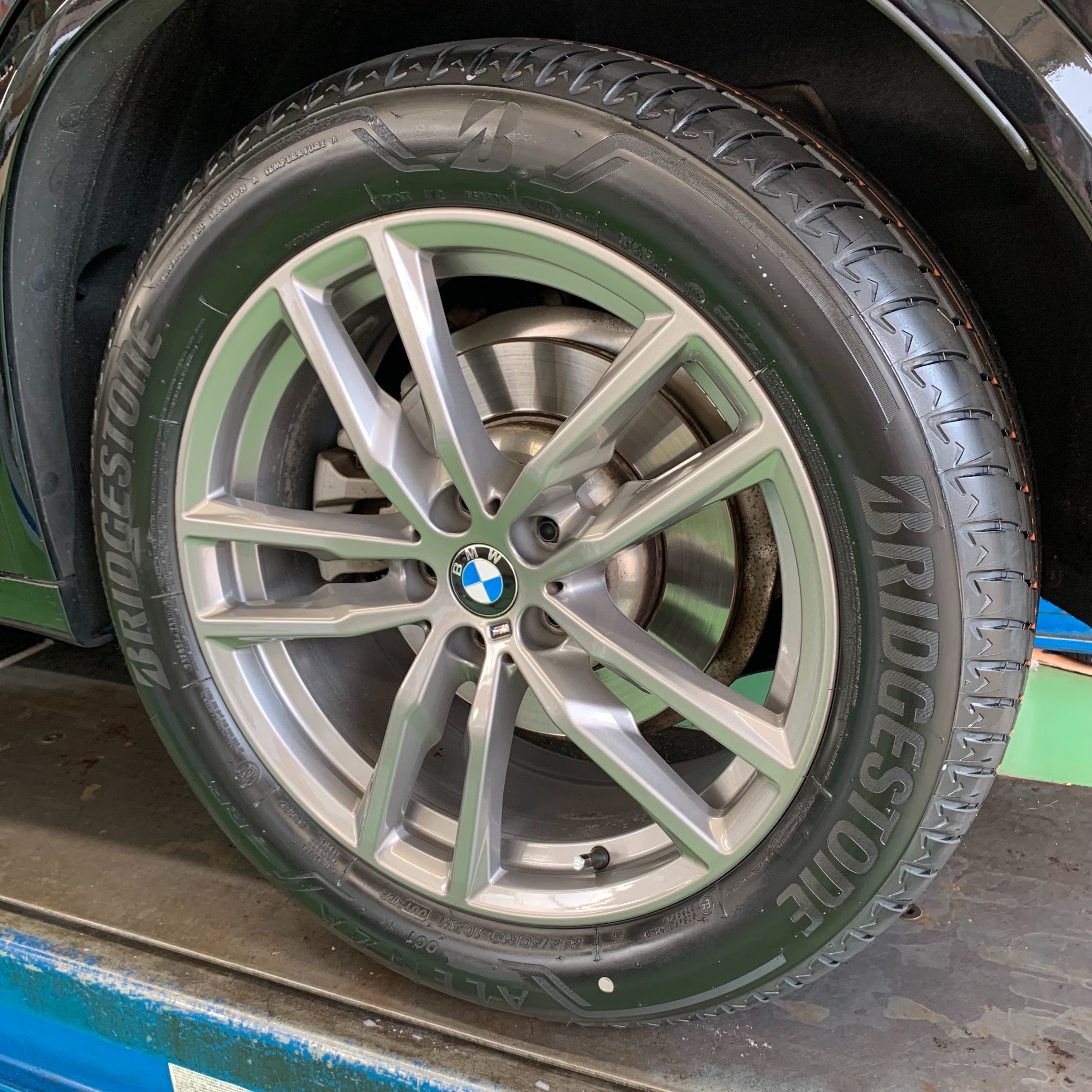 BMW X3 xDrive20d (G01) に ランフラットタイヤ装着とアライメント調整