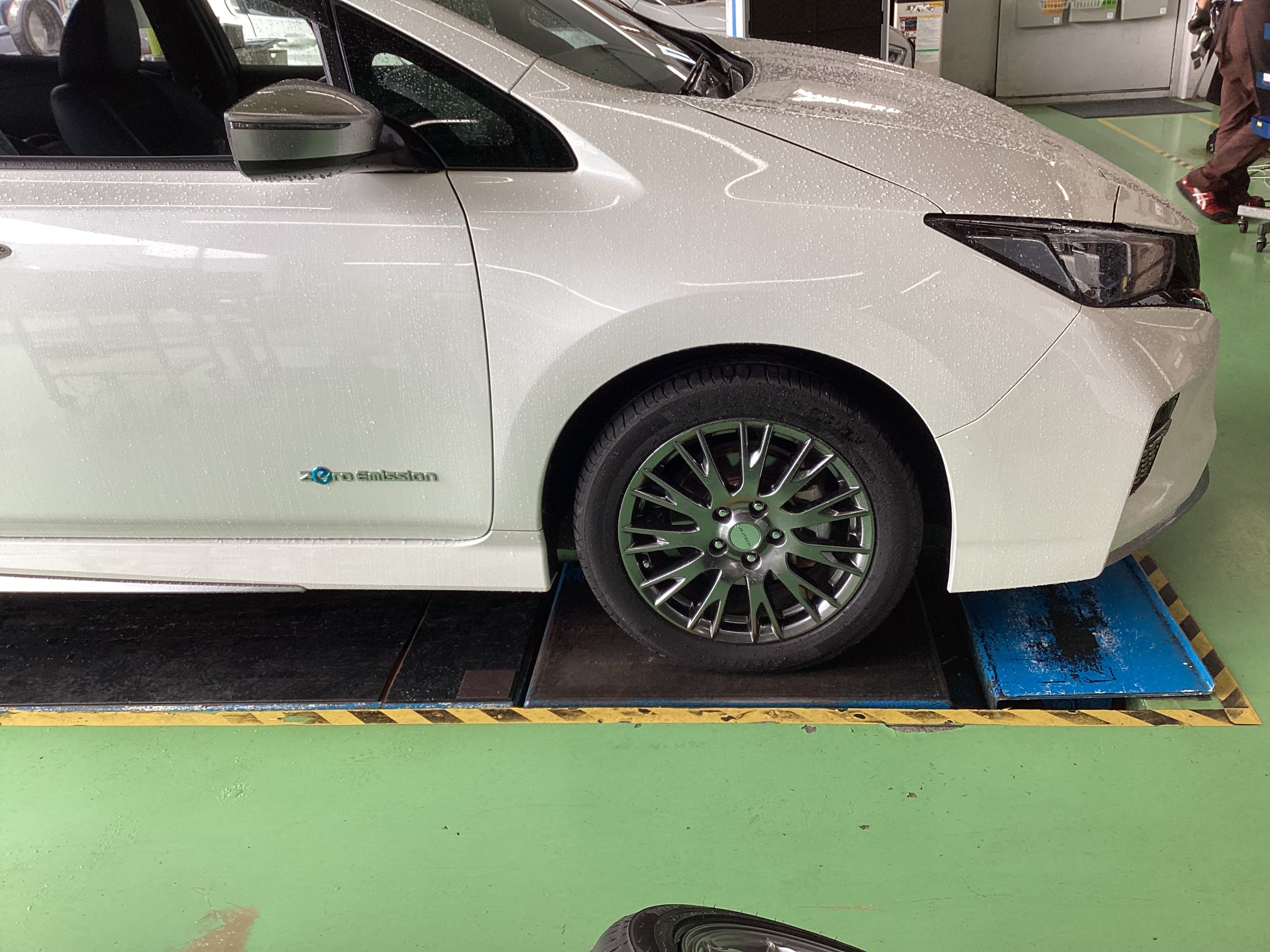 新型日産リーフをお好みのホイールでドレスアップ | 店舗お