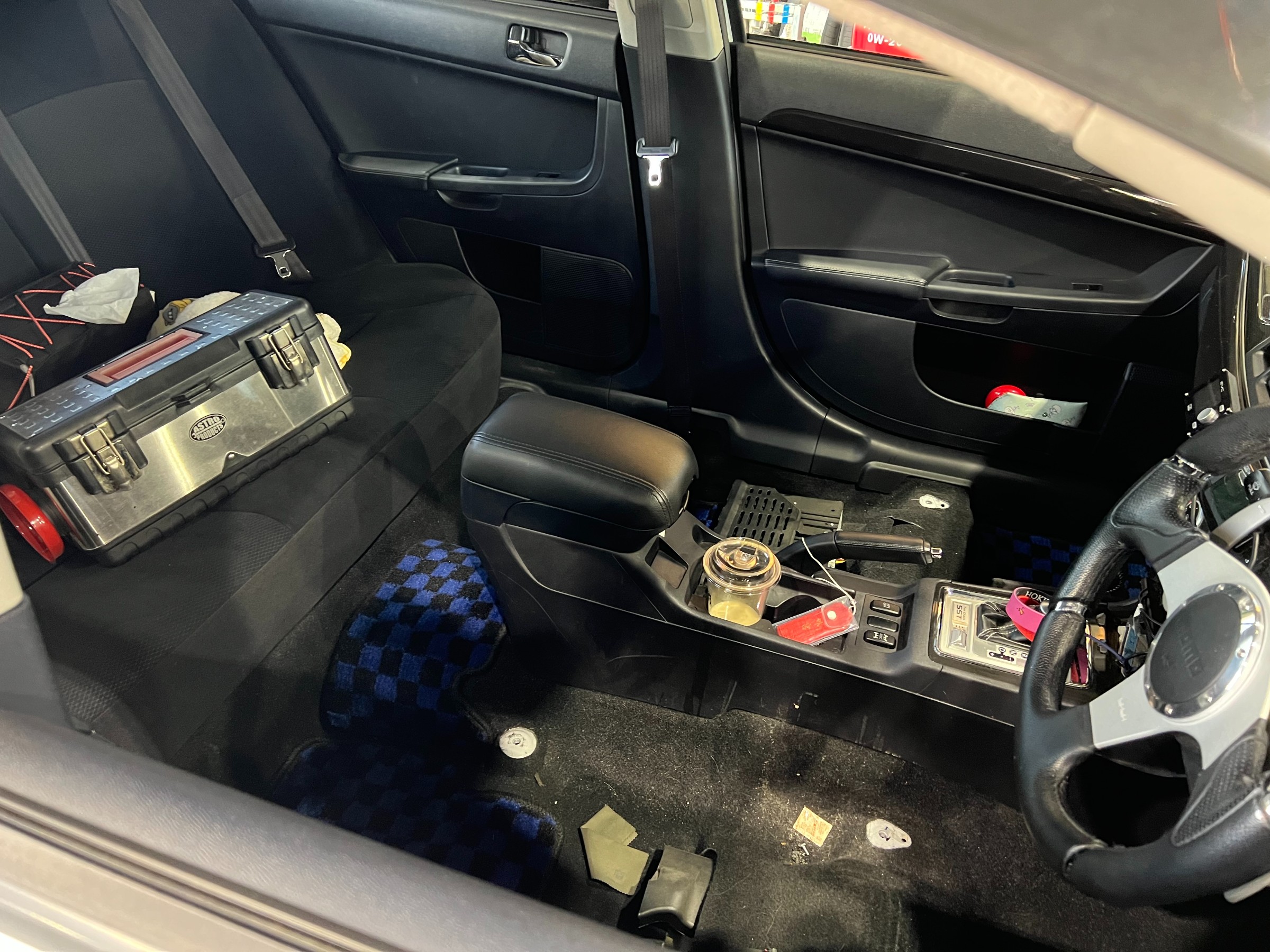 エボ10にレカロSR7取り付け① | 店舗おススメ情報 | タイヤ館 旭川