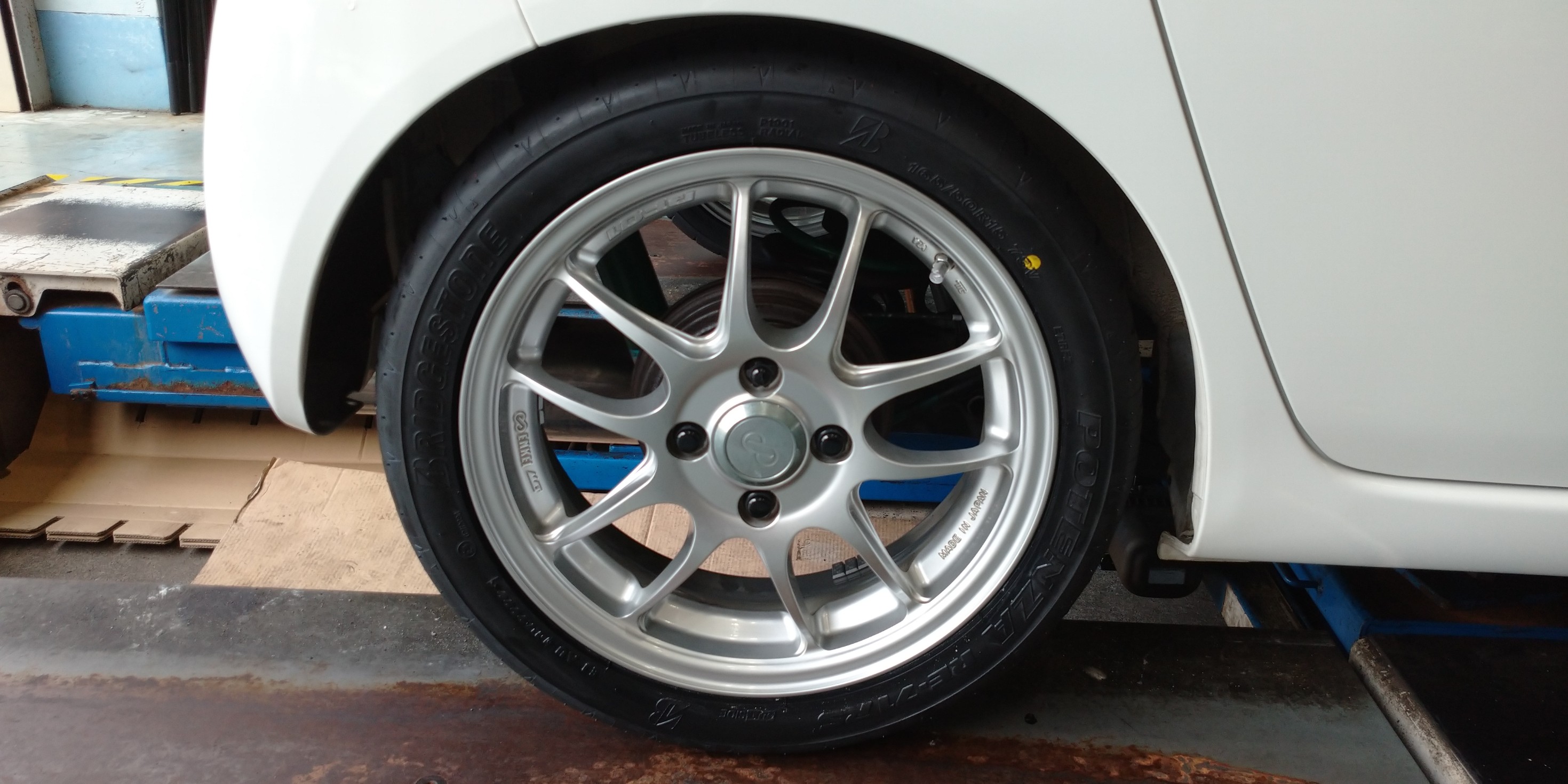 通勤快速】エッセ ポテンザ RE-71RS装着＆アライメント調整♪ | 店舗お