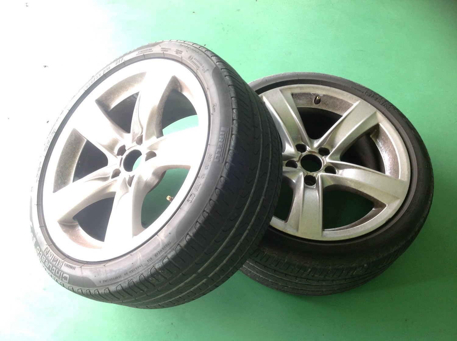 純正装着タイヤです。　ヒビと溝が・・・