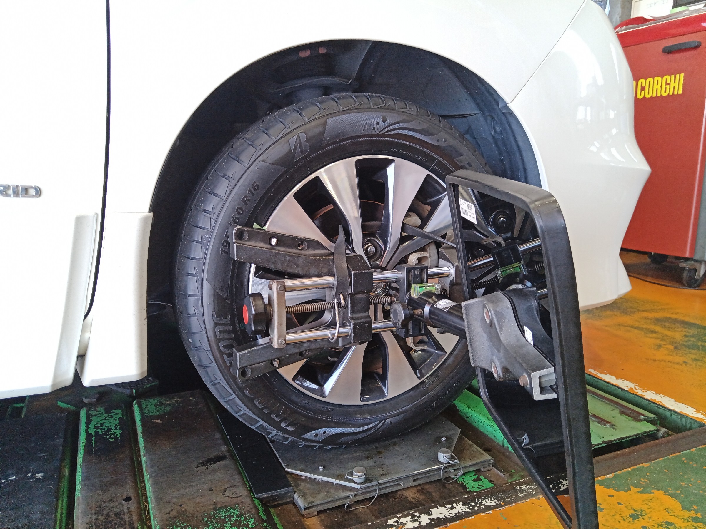 タイヤ交換 日産 セレナ プレイズ サービス事例 タイヤ館 鳥栖 タイヤからはじまる トータルカーメンテナンス タイヤ館グループ