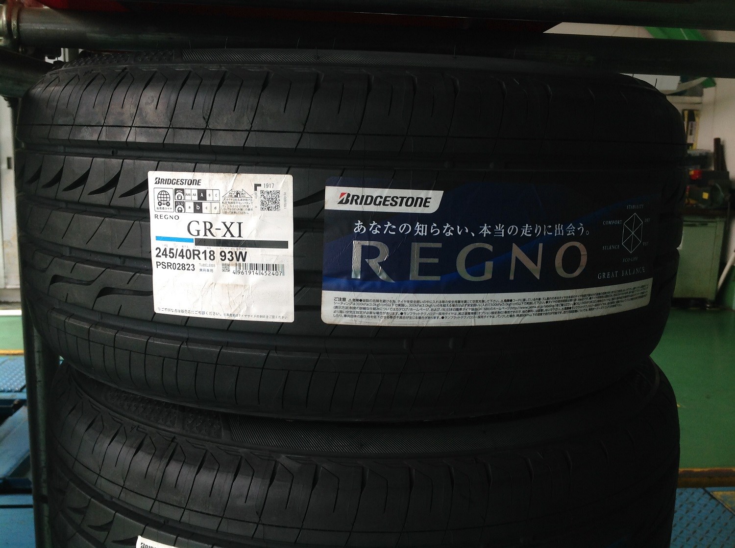 245/40R18　ですね。
