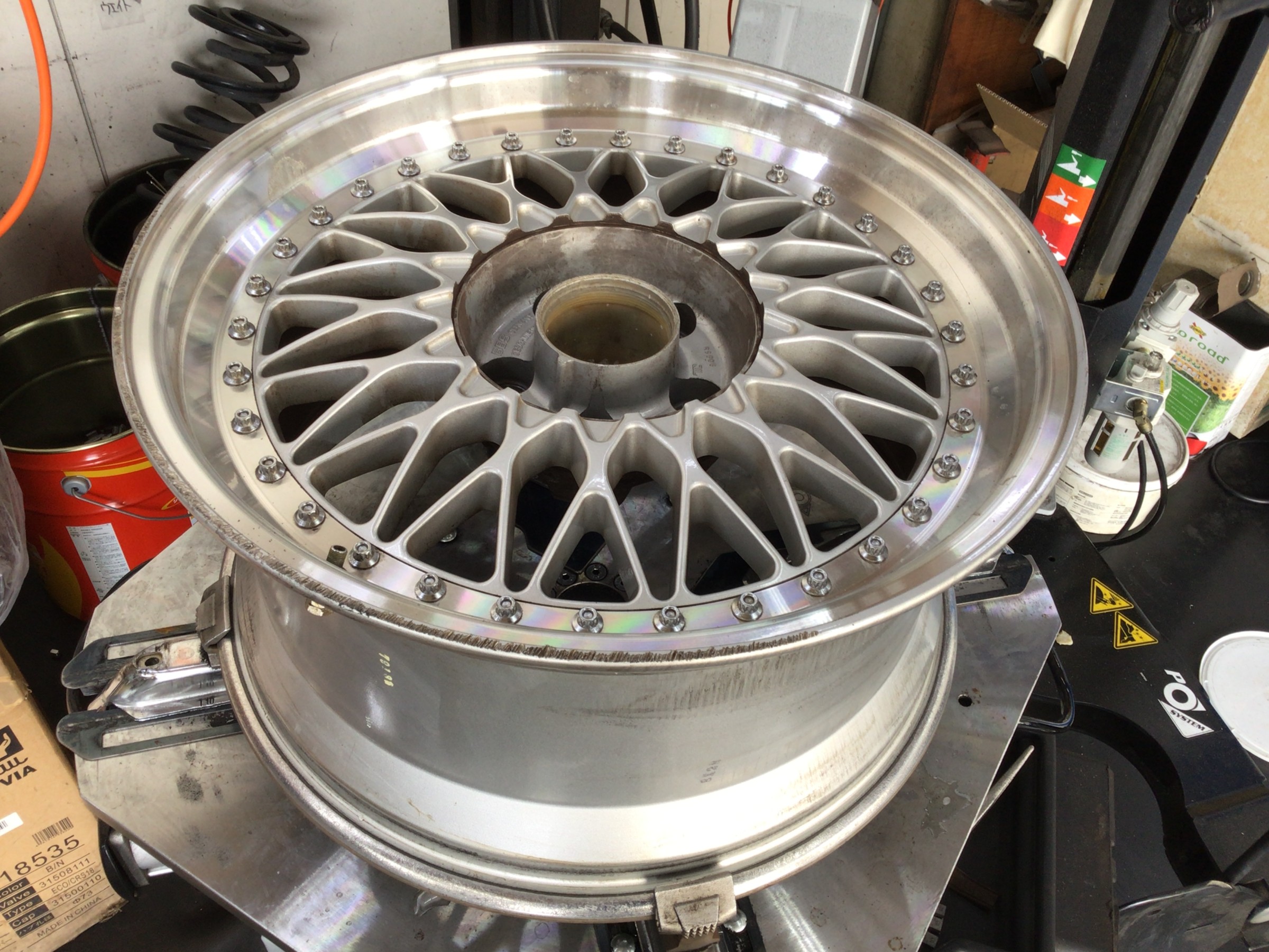 ニッサン　スカイラインGT-R　タイヤ交換