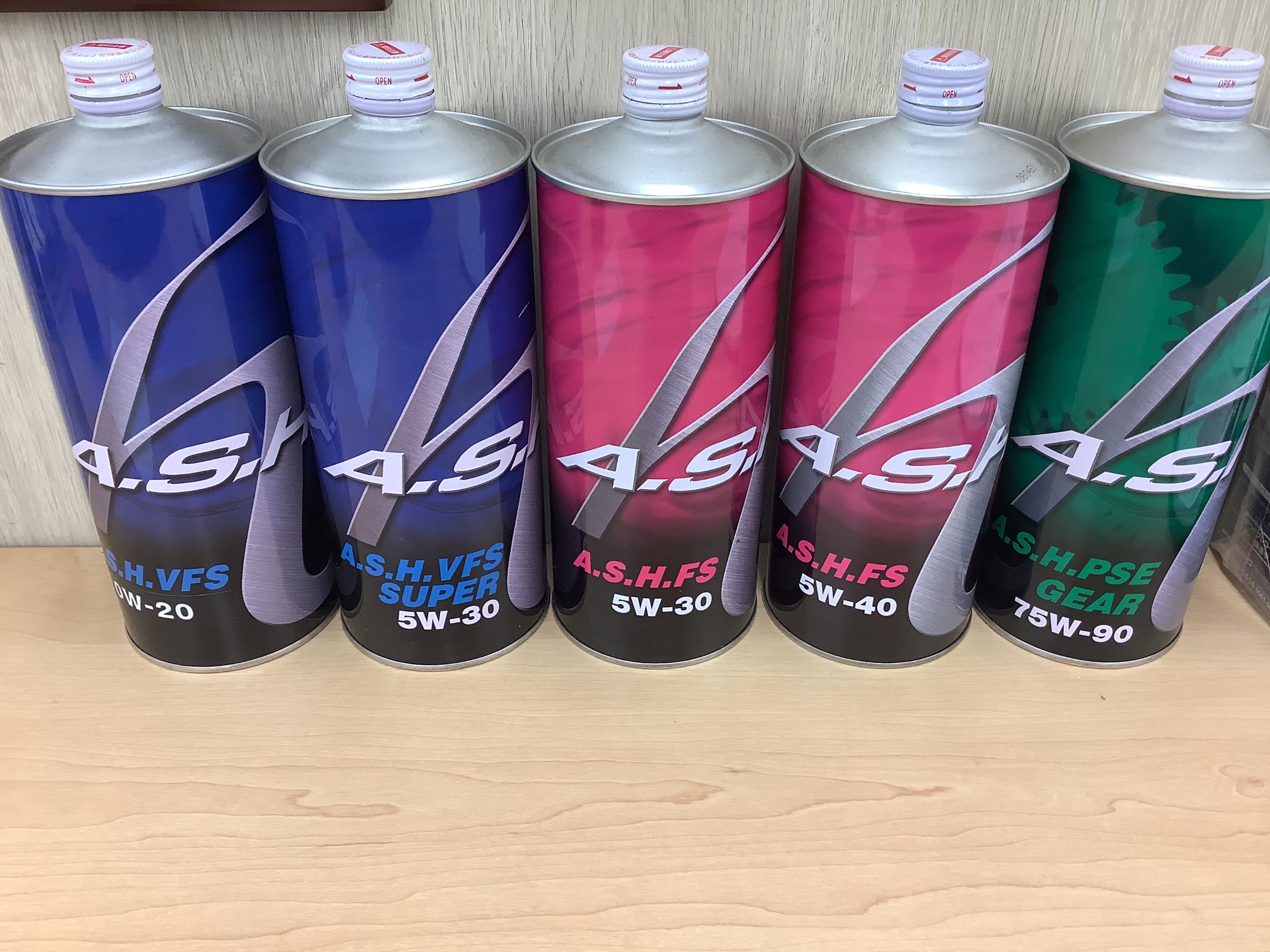 エンジンオイル交換もおまかせください。 メンテナンス商品 オイル関連 > エンジンオイル交換 サービス事例 タイヤ館 浜川崎