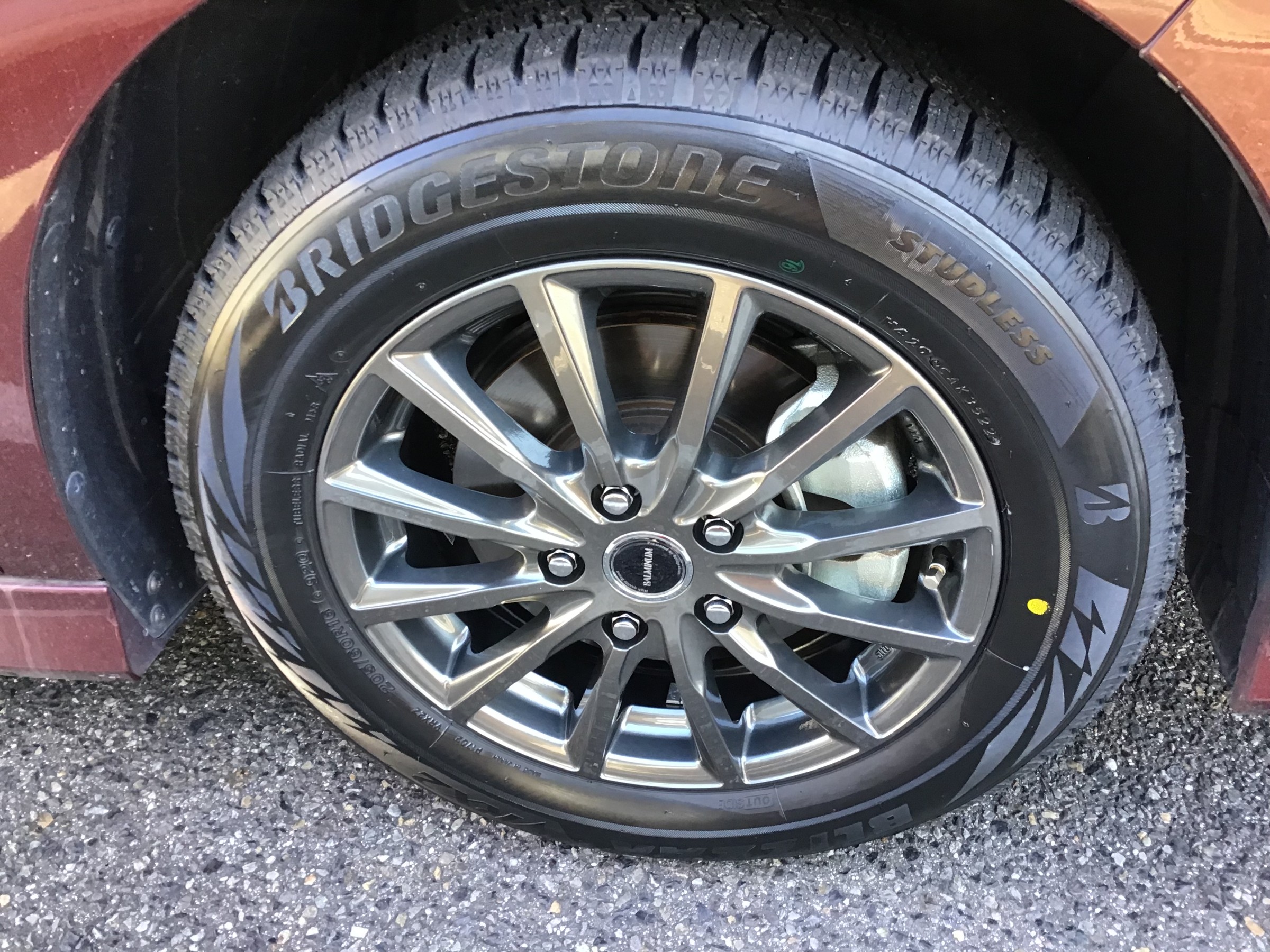 ホンダ・ステップワゴン】スタッドレスタイヤ ブリザックVRX2と  