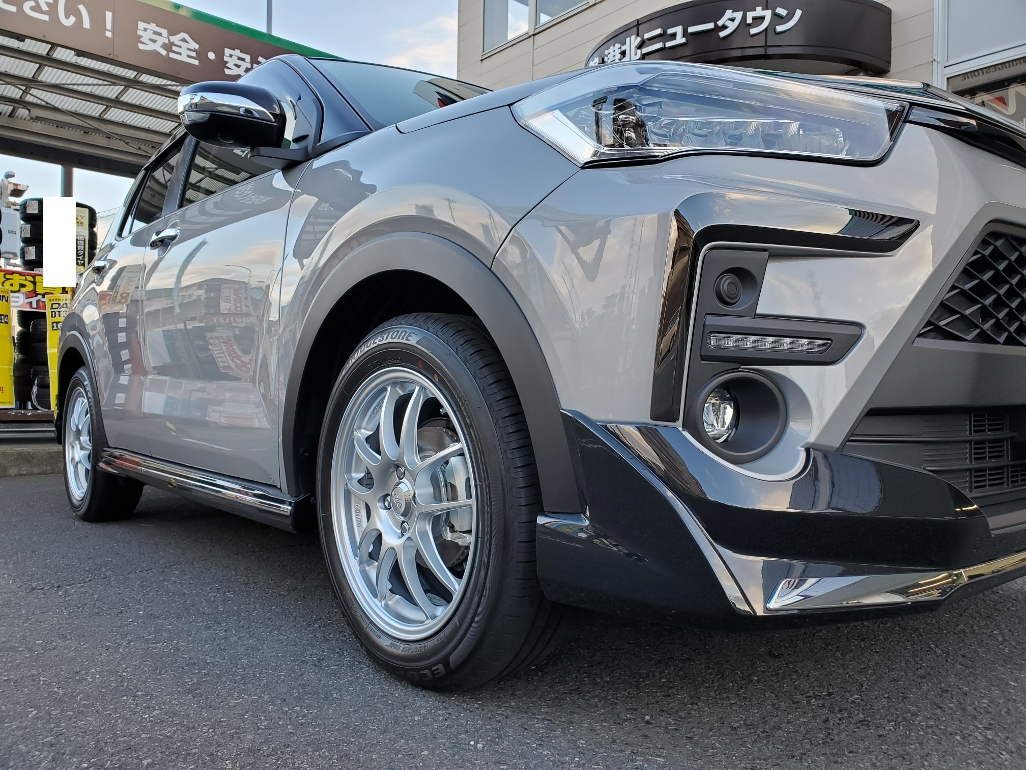 トヨタ／ライズホイール交換 エンケイPF01 トヨタ ライズ ホイール タイヤ・ホイール関連 > タイヤ・ホイール交換 サービス事例