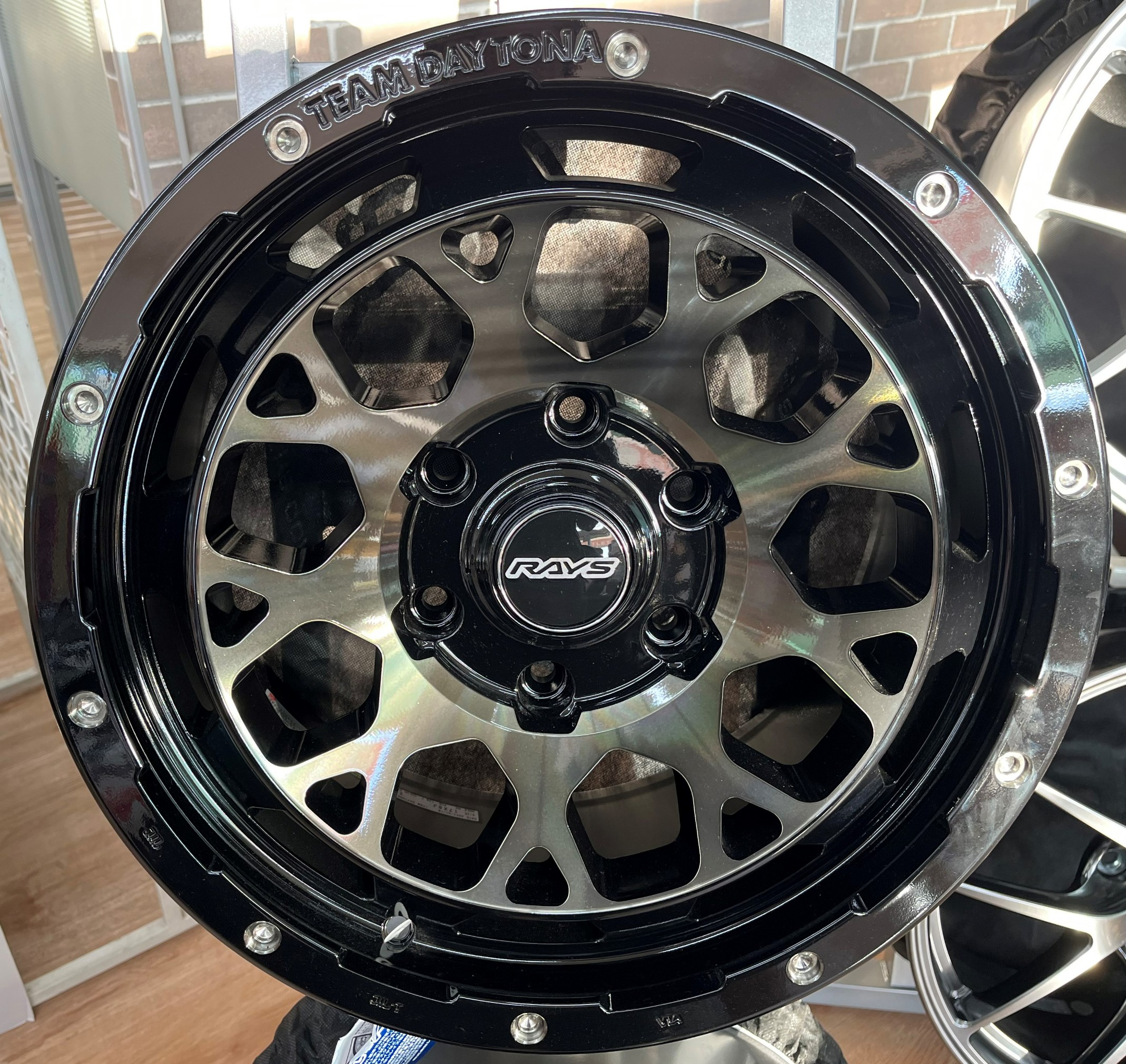 アルミ在庫情報ランドクルーザープラドにおすすめ | 店舗おススメ情報