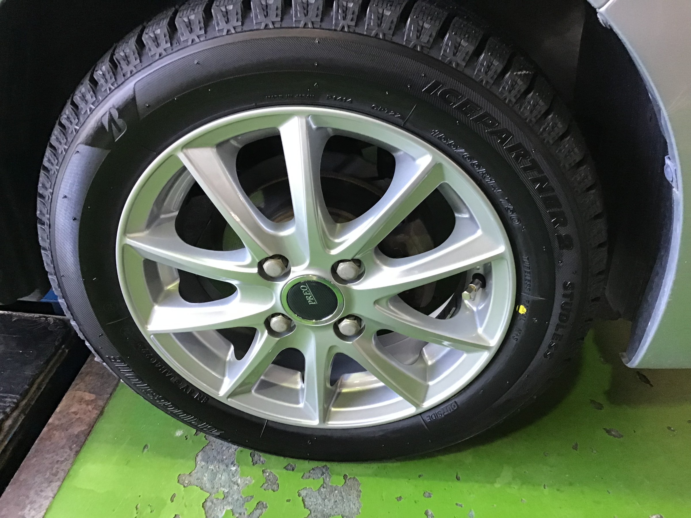 ダイハツ・ミライース】軽自動車にスタッドレスタイヤセットで安全
