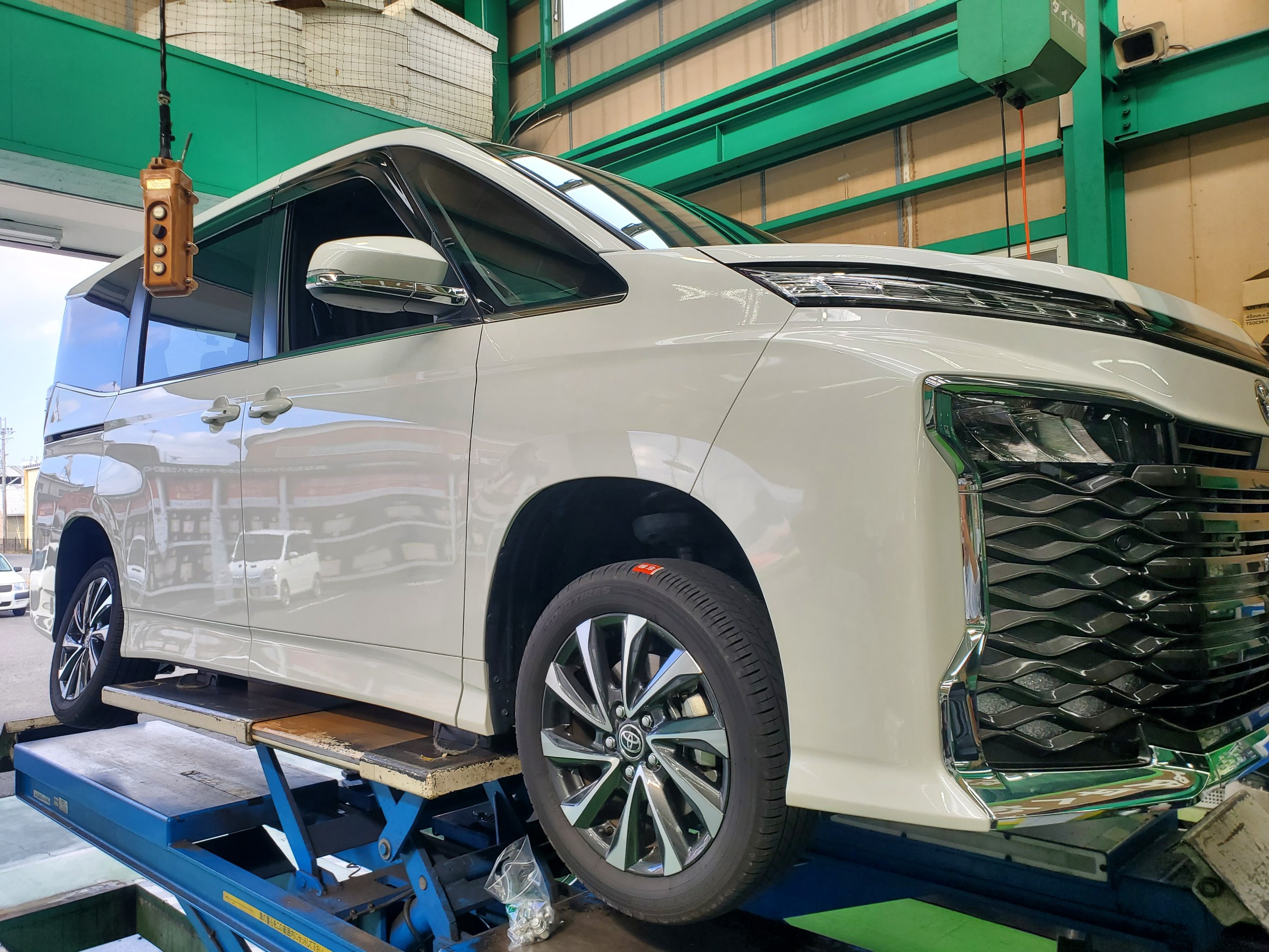 VOXY 90系】アルミホイールセットのお取り付け！ | 店舗おススメ情報