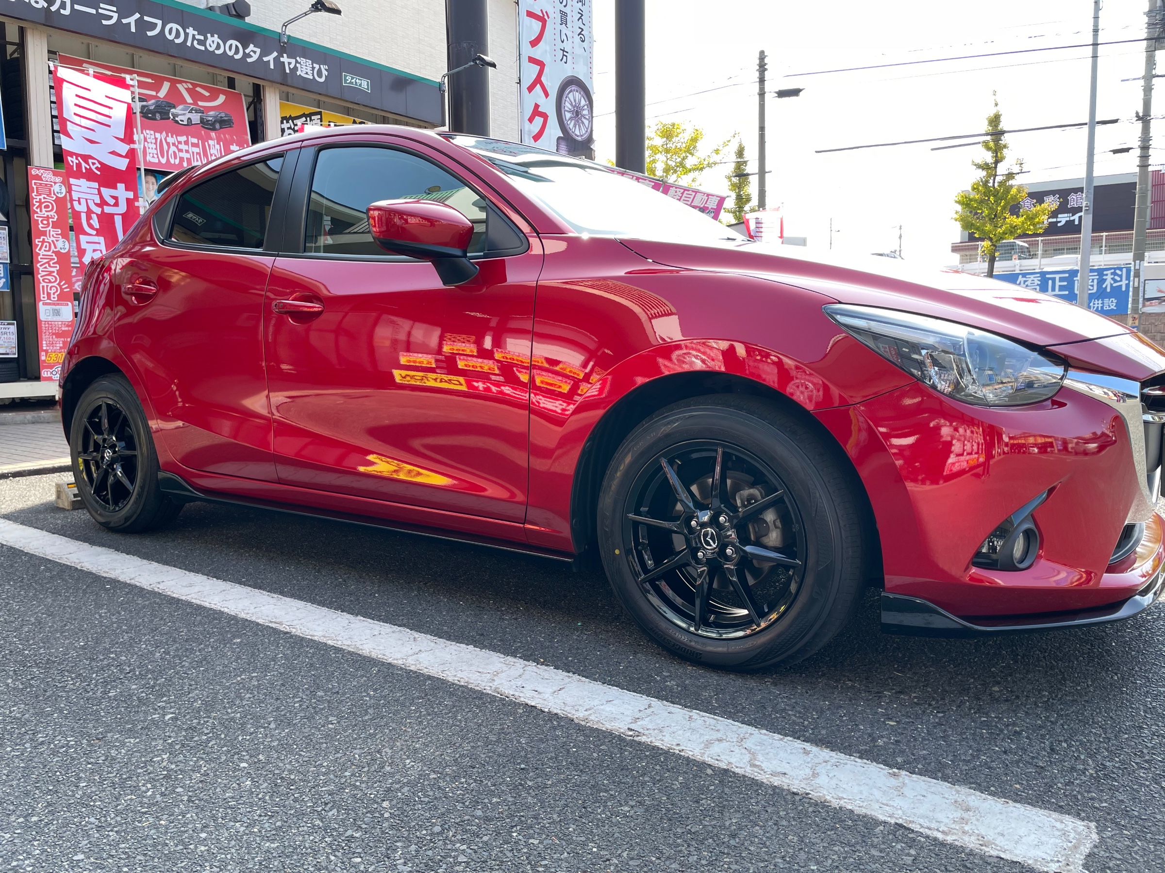 MAZDA デミオ ホイール交換! | 店舗おススメ情報 | タイヤ館 MAZDA デミオ ホイール交換! | 店舗おススメ情報 | タイヤ館