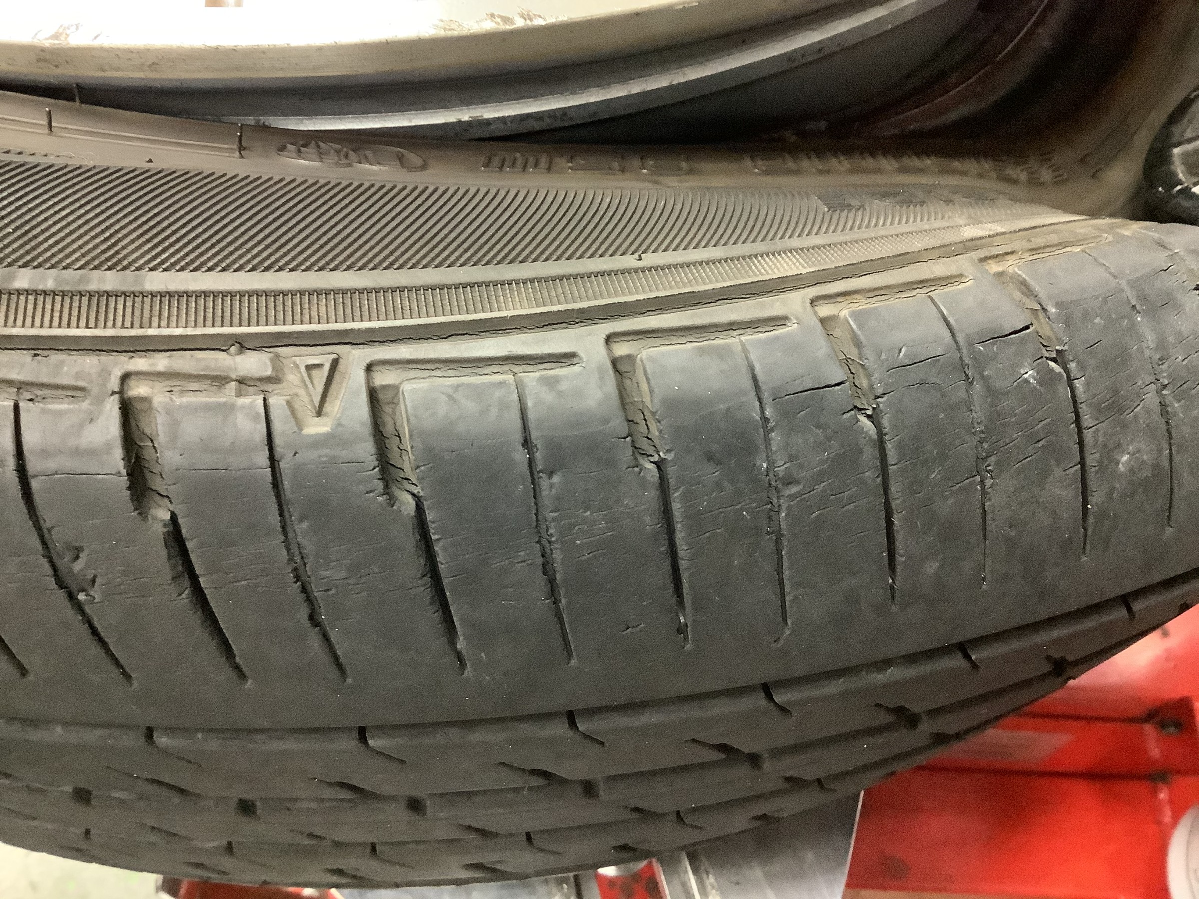 ホンダ エリシオン タイヤ交換！！ | ホンダ エリシオンプレステージ