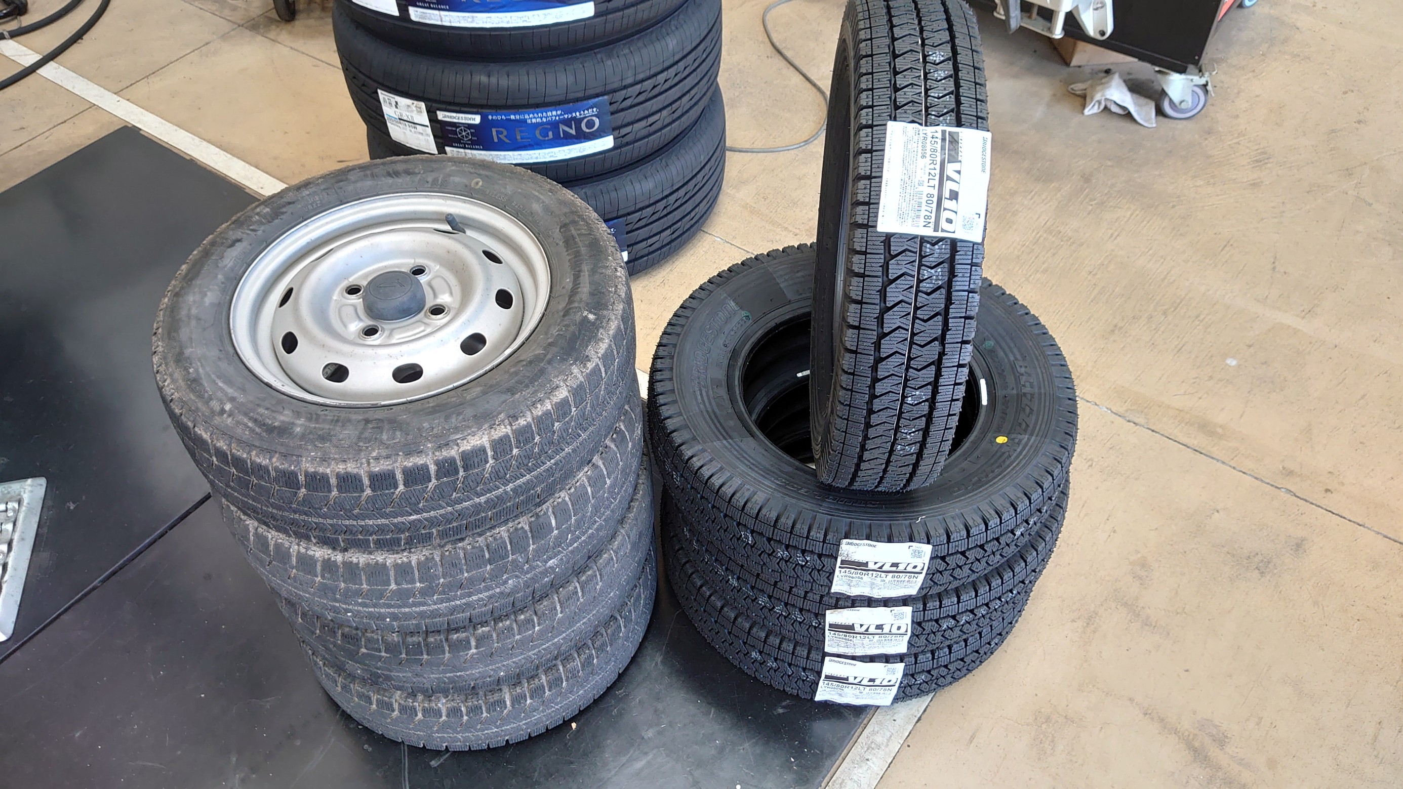 ダイハツ HIJET スタッドレスタイヤ交換 145/80R12 80/78N VL10