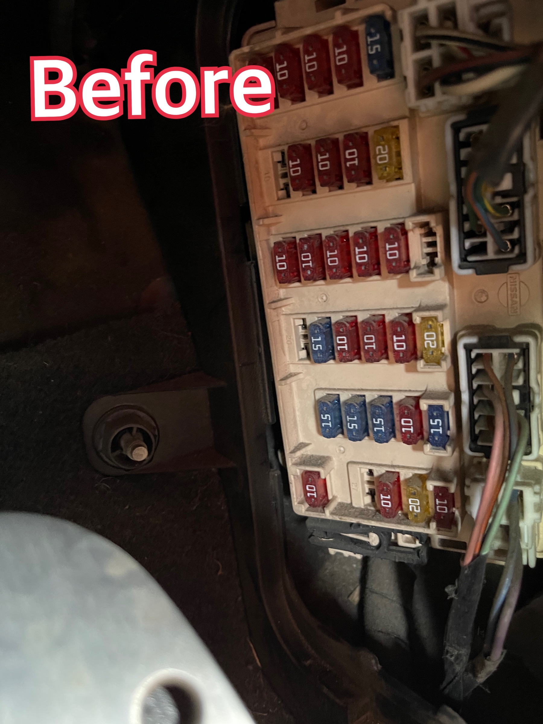 【ニッサン・スカイライン・ER34】マジカルヒューズ取付 日産 スカイライン その他 カー用品取付 > AV商品取付 サービス事例