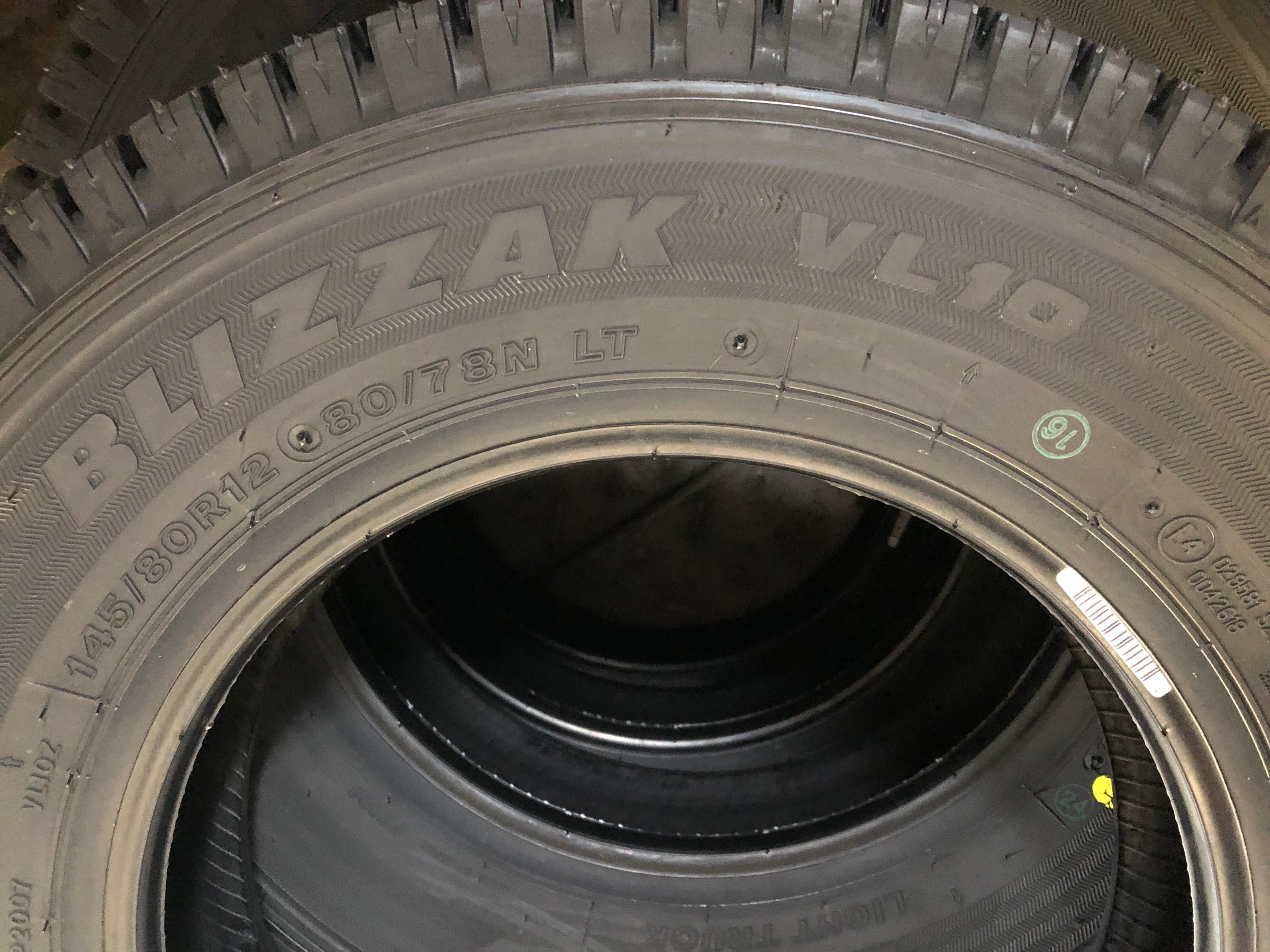 スタッドレスタイヤ BLIZZAK VL10 登場！！】 | タイヤ タイヤ・ホイール関連 > タイヤ・ホイール交換 | サービス事例 | タイヤ館  八千代 | 千葉県のタイヤ、カー用品ショップ タイヤからはじまる、トータルカーメンテナンス タイヤ館グループ
