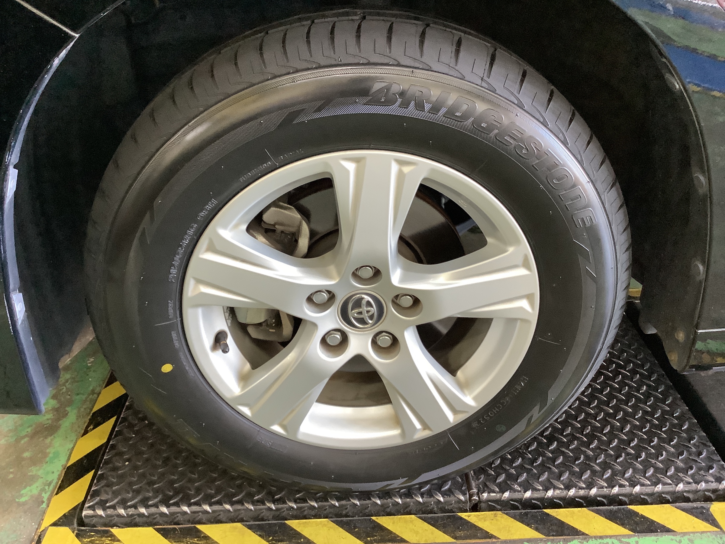 タイヤサイズ　215/65R16