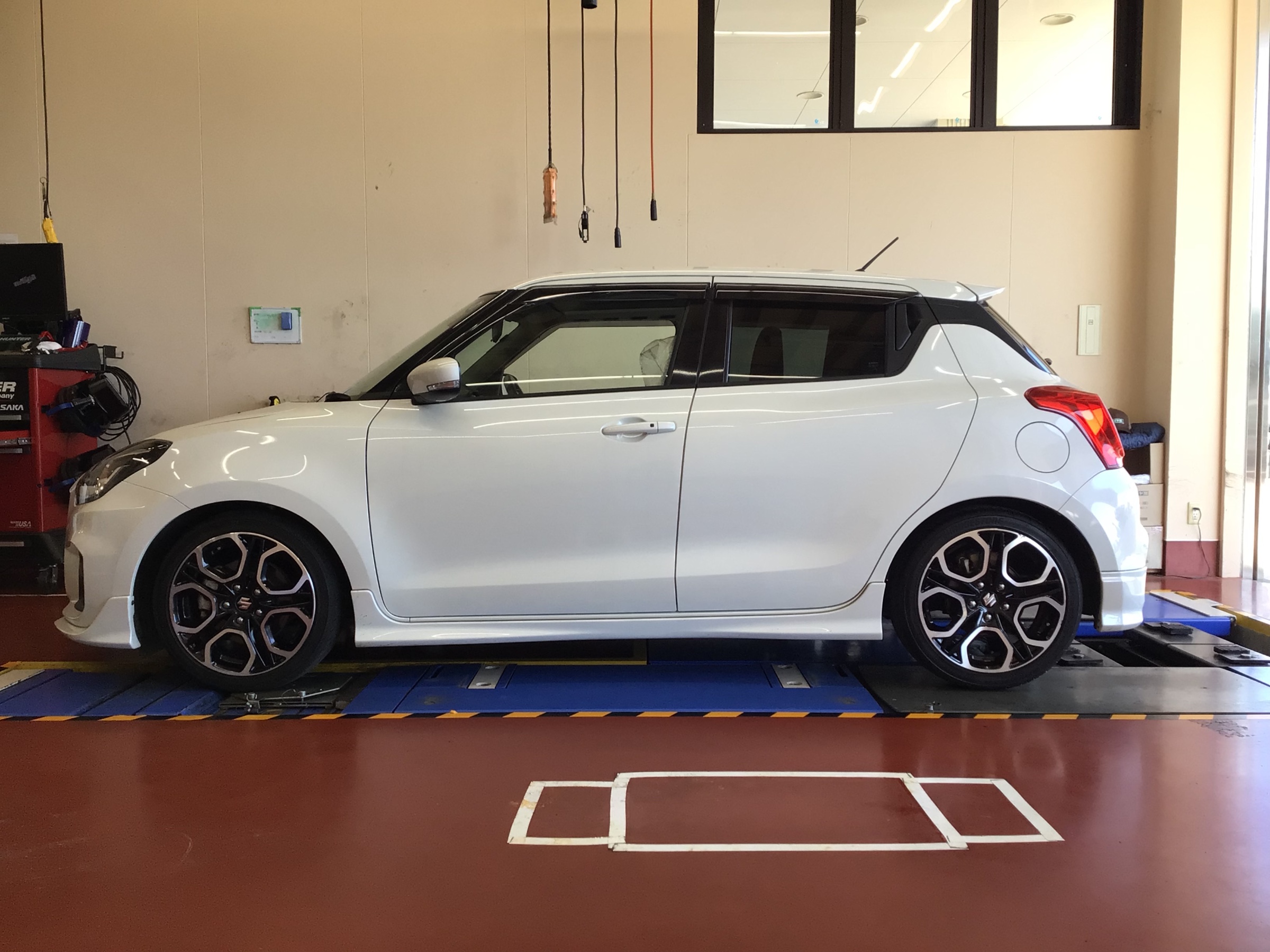 スズキ・スイフトスポーツ(ZC33S)〜車高調取り付け(HKS HIPERMAX