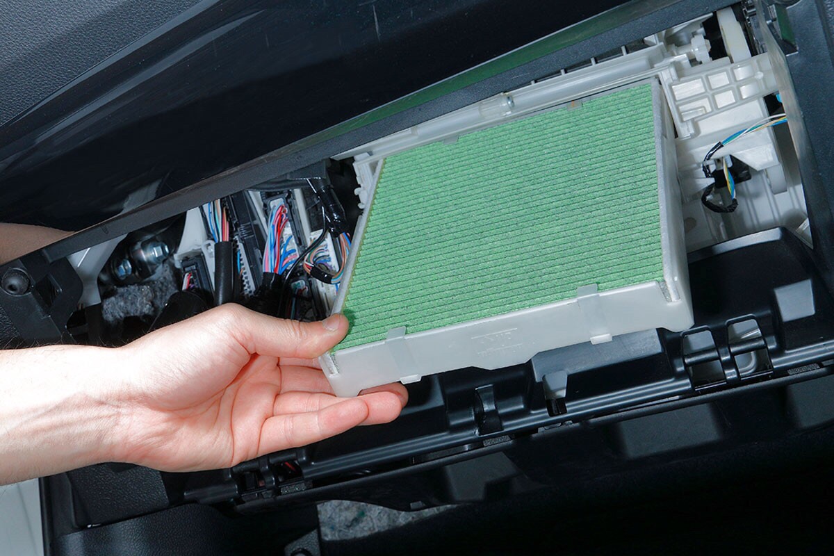 エアコンフィルター交換　タイヤ館下松