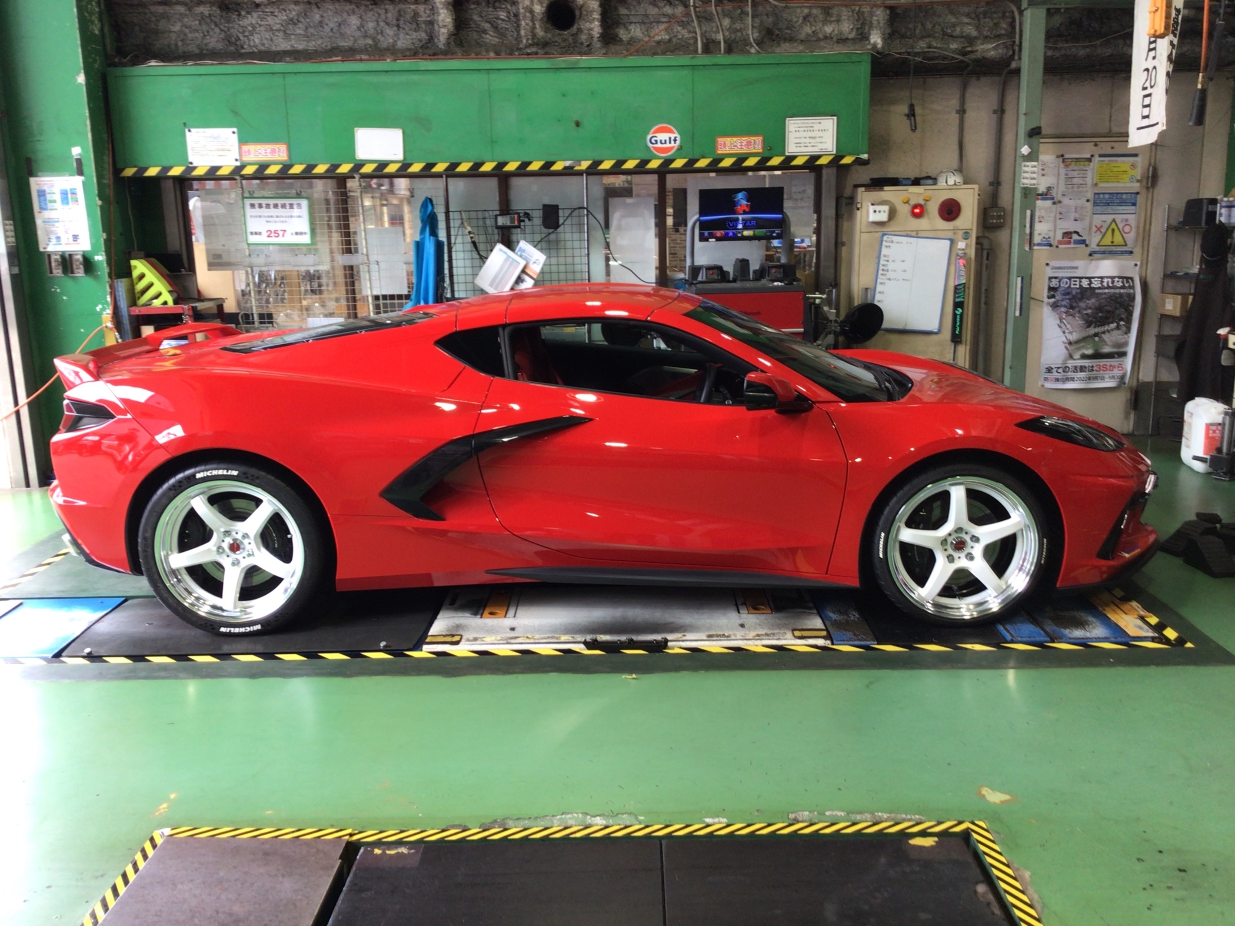 スーパーカー コルベット C8 ホイール交換しました♬ 店舗おススメ情報 タイヤ館 神戸