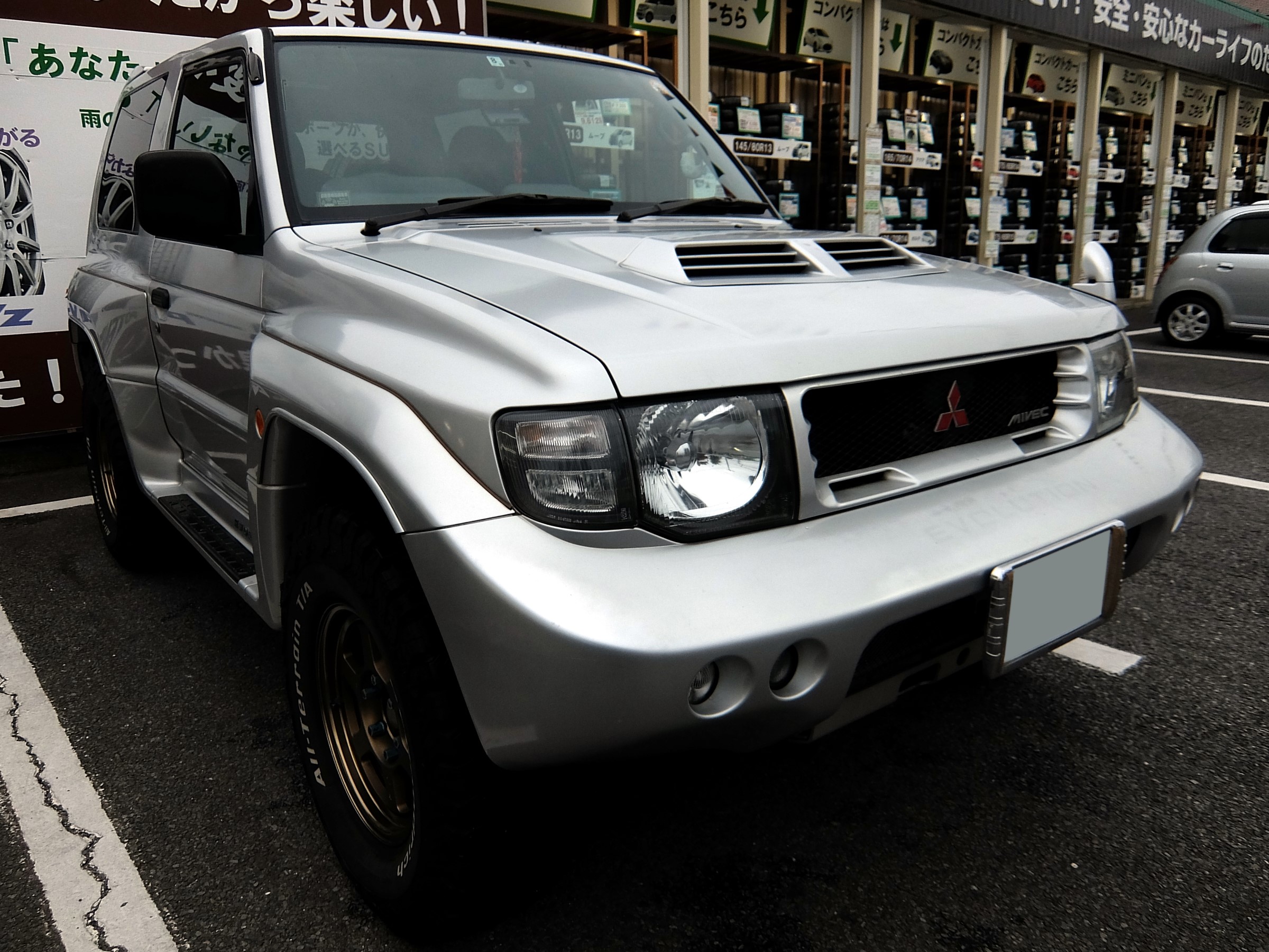 三菱 ｖ５５ｗ パジェロエボリューション 車検整備でご来店です 三菱 パジェロ メンテナンス商品 サービス事例 タイヤ館 うしく上柏田 茨城県のタイヤ カー用品ショップ タイヤからはじまる トータルカーメンテナンス タイヤ館グループ