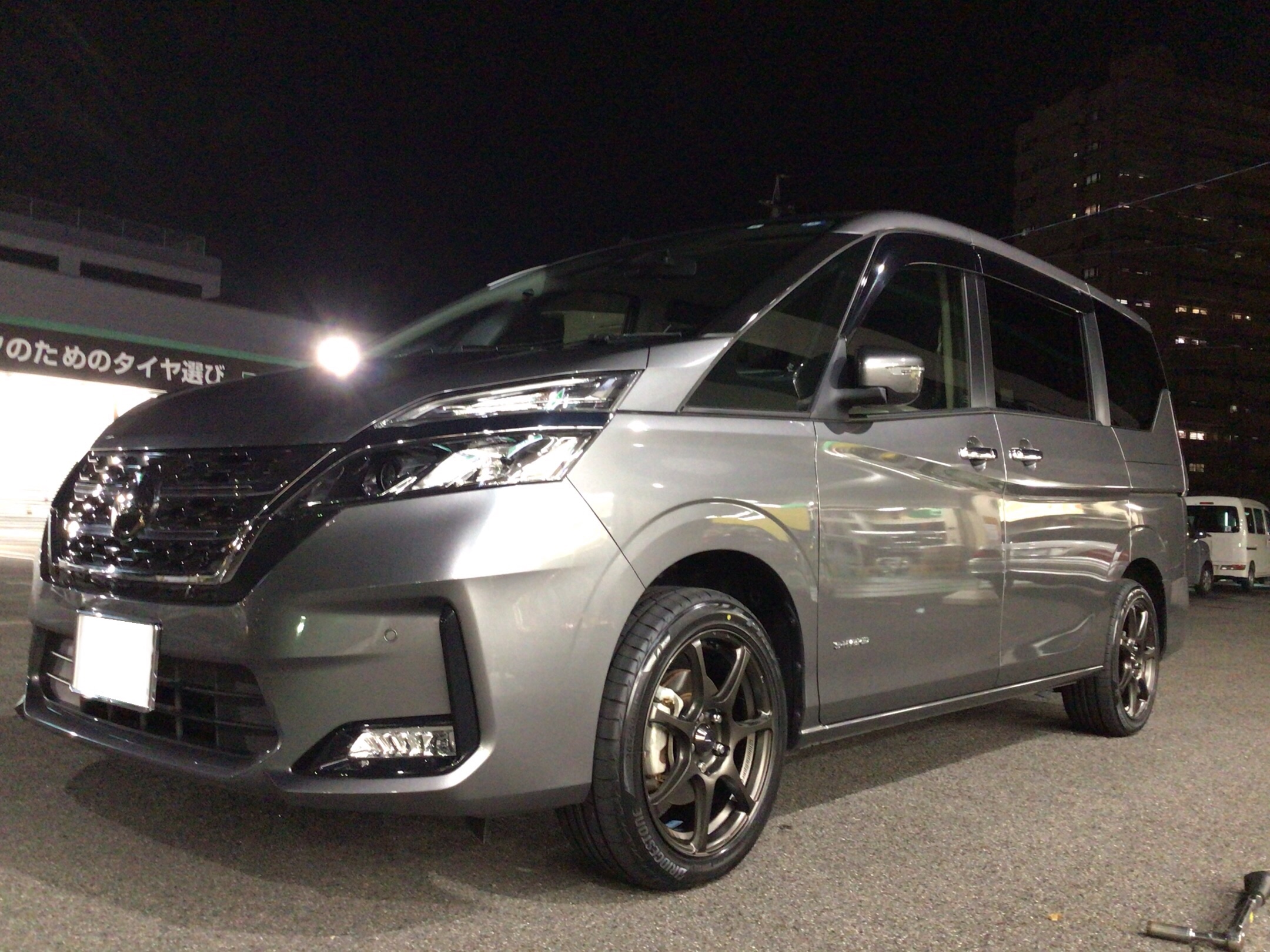 タイヤ交換作業（ブリヂストン プレイズPX–RVⅡ）＋ホイール交換作業